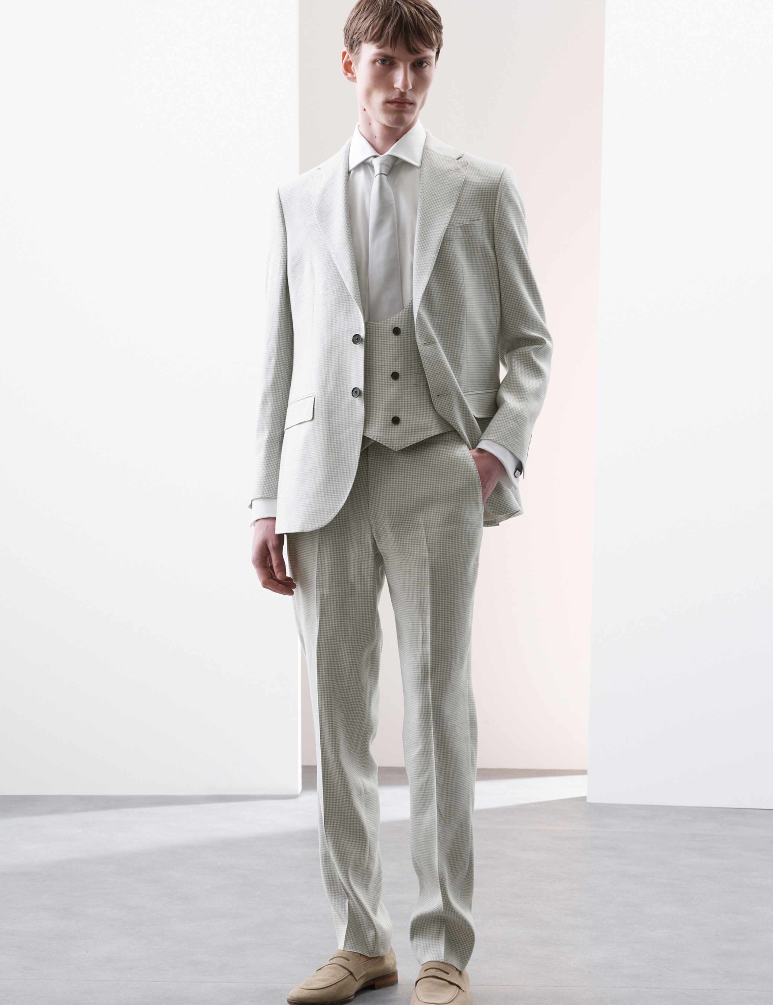Tailored Italian Linen Miracle™ Suit