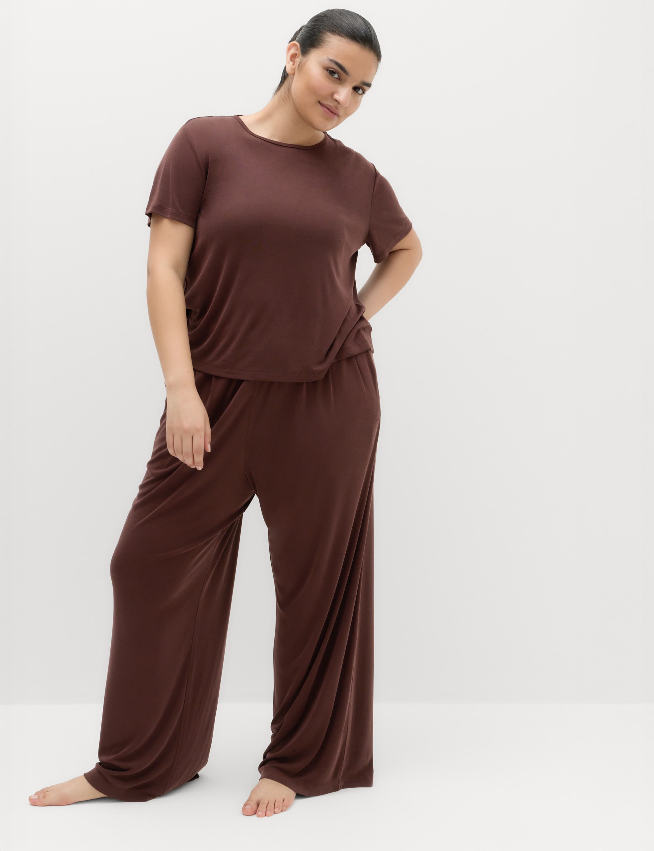 T-Shirt & Trouser Set