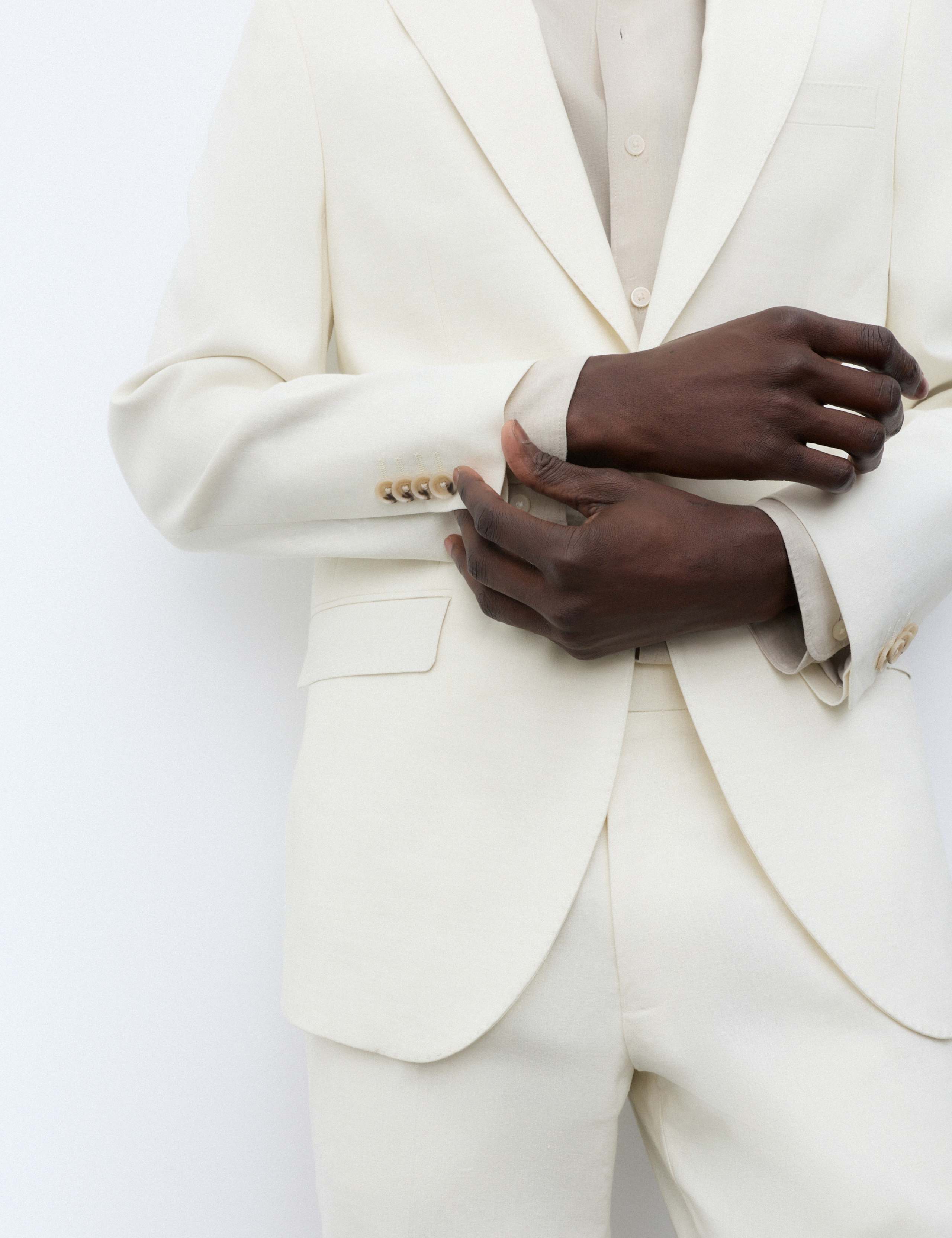 3 Piece Tailored Fit Italian Performance Linen Blend Suit 4 of 6