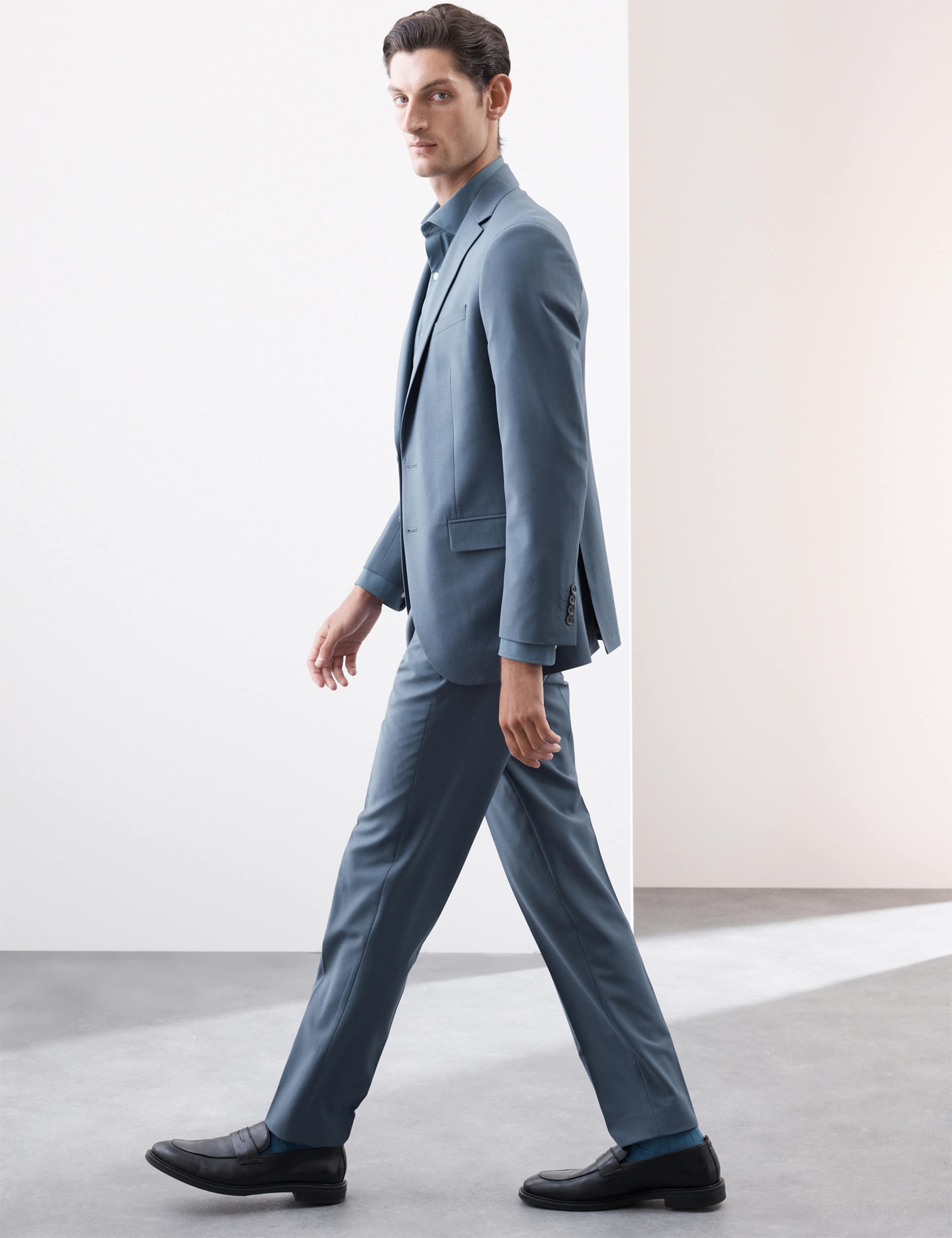 Tailored Fit Performance Suit 4 of 6