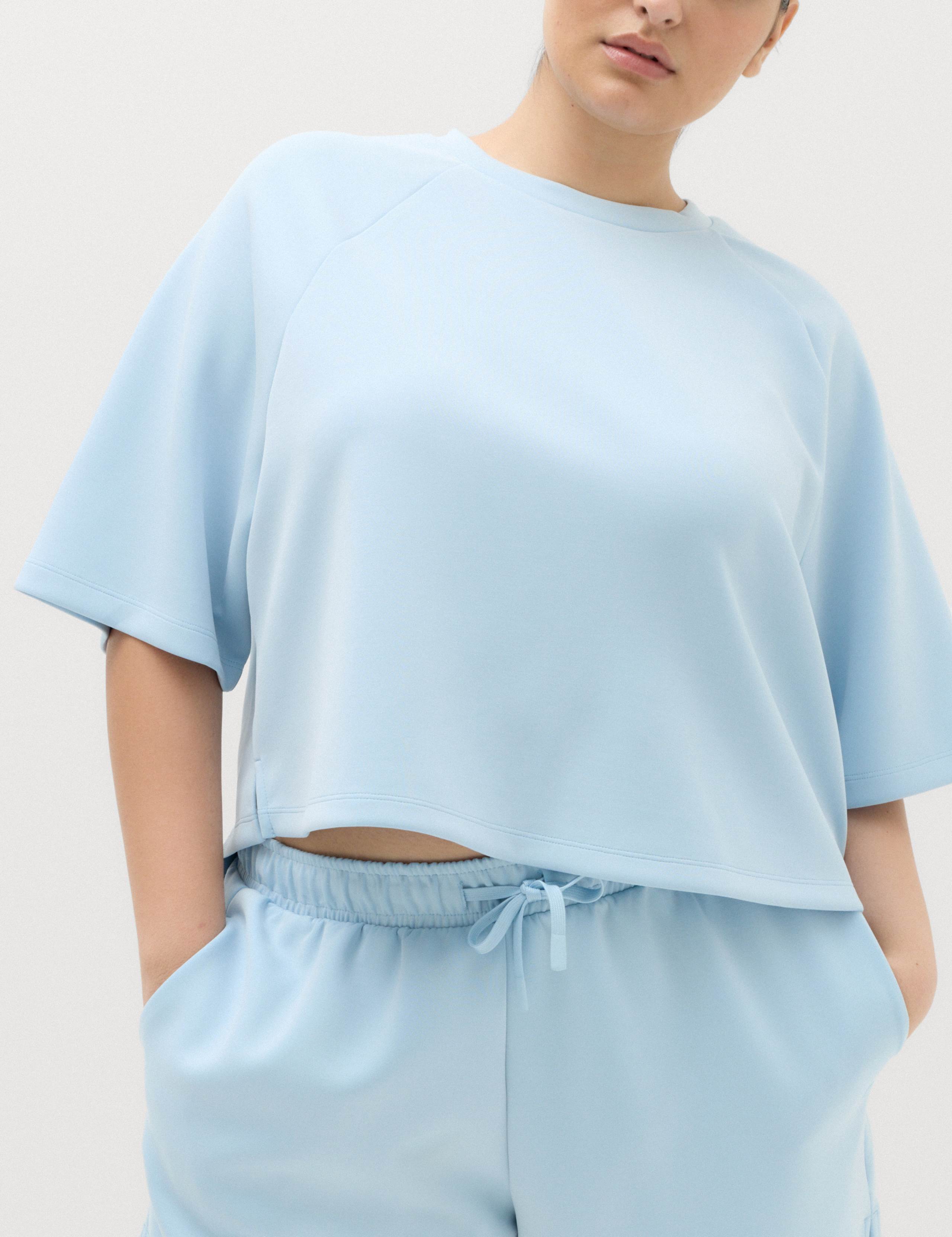 Sweatshirt & Shorts Set 2 of 6