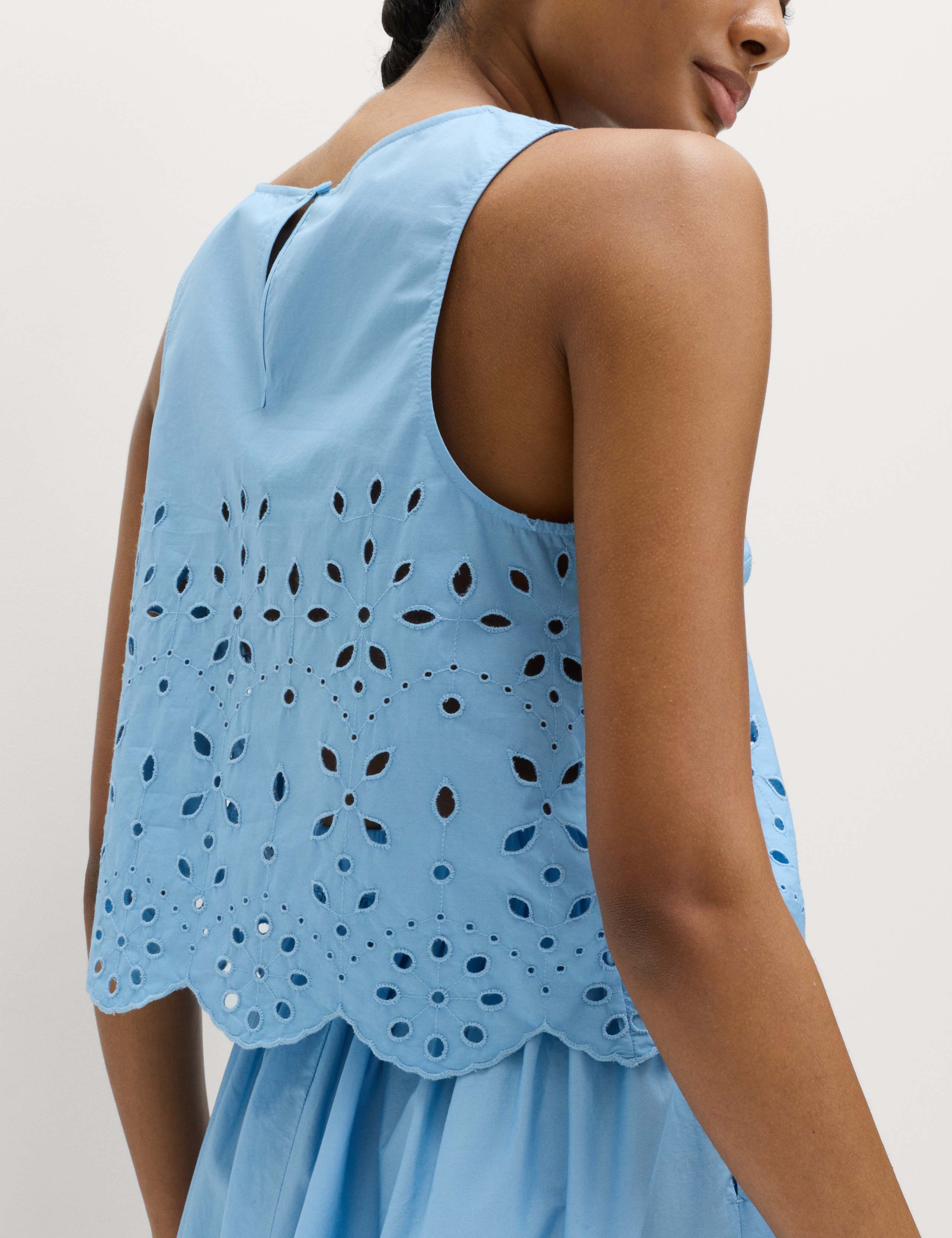 Broderie Top & Skirt Set 4 of 6