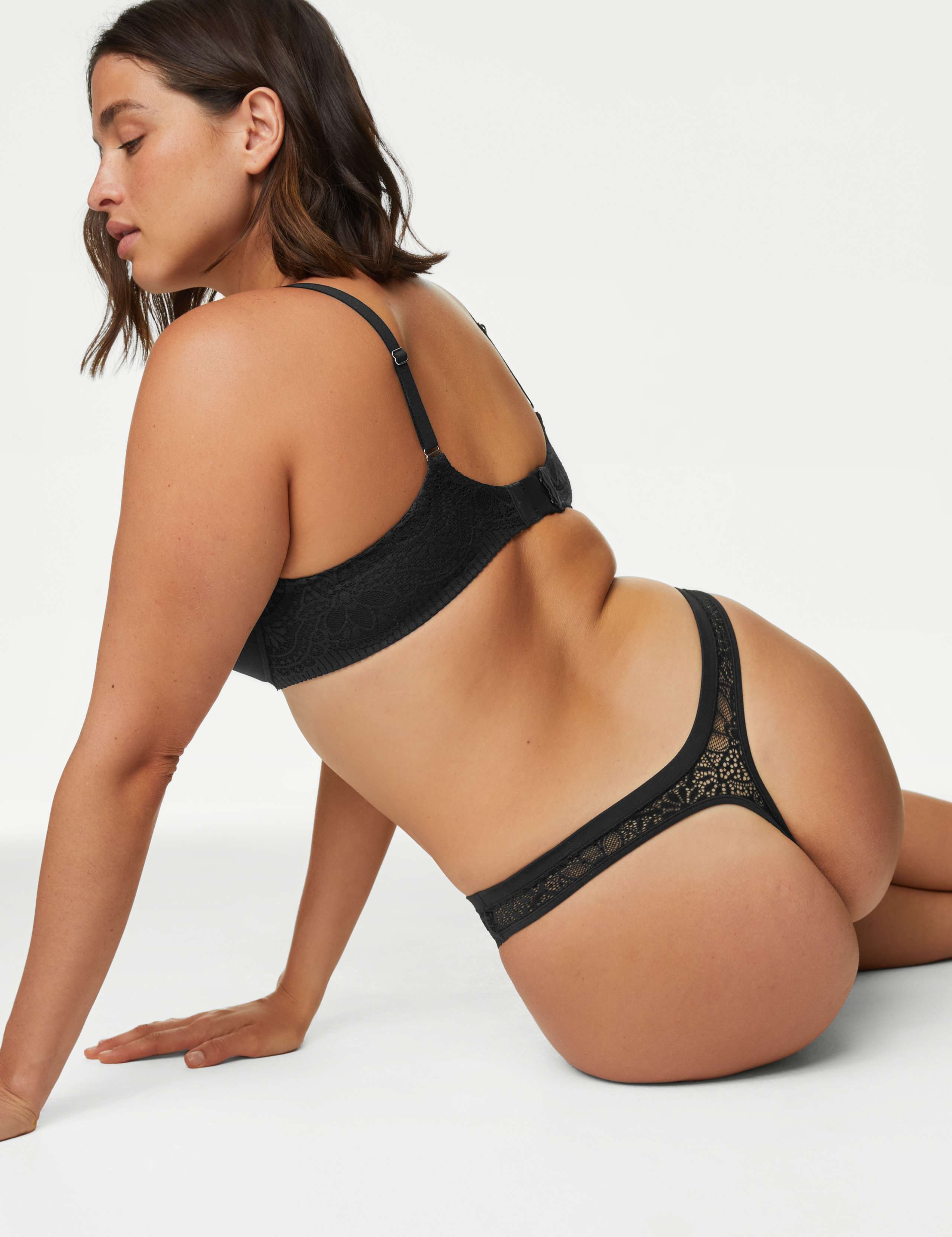 Body Soft™ Wired Plunge Bra Set A-E 6 of 6