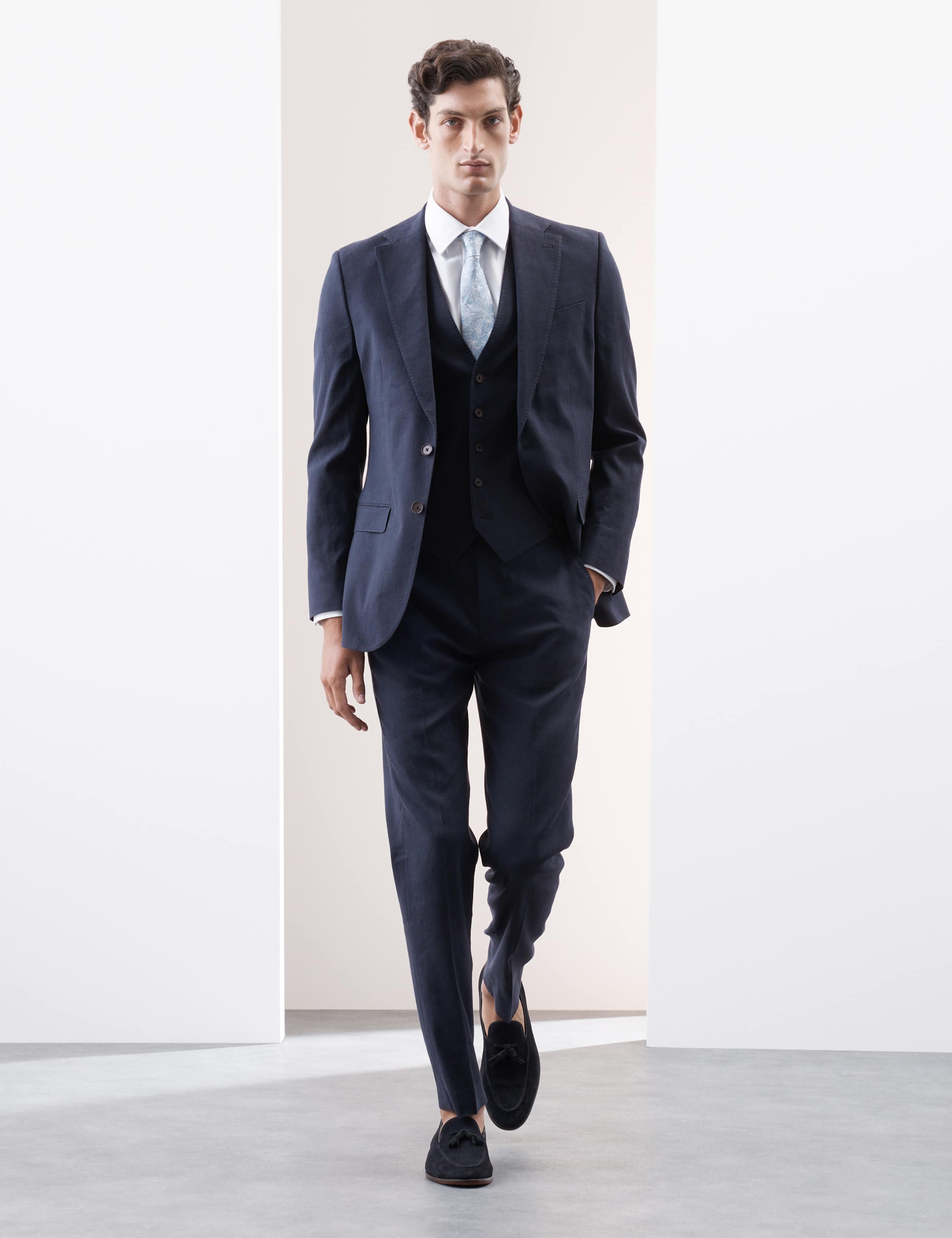 Tailored Fit Italian Performance Linen Blend Suit