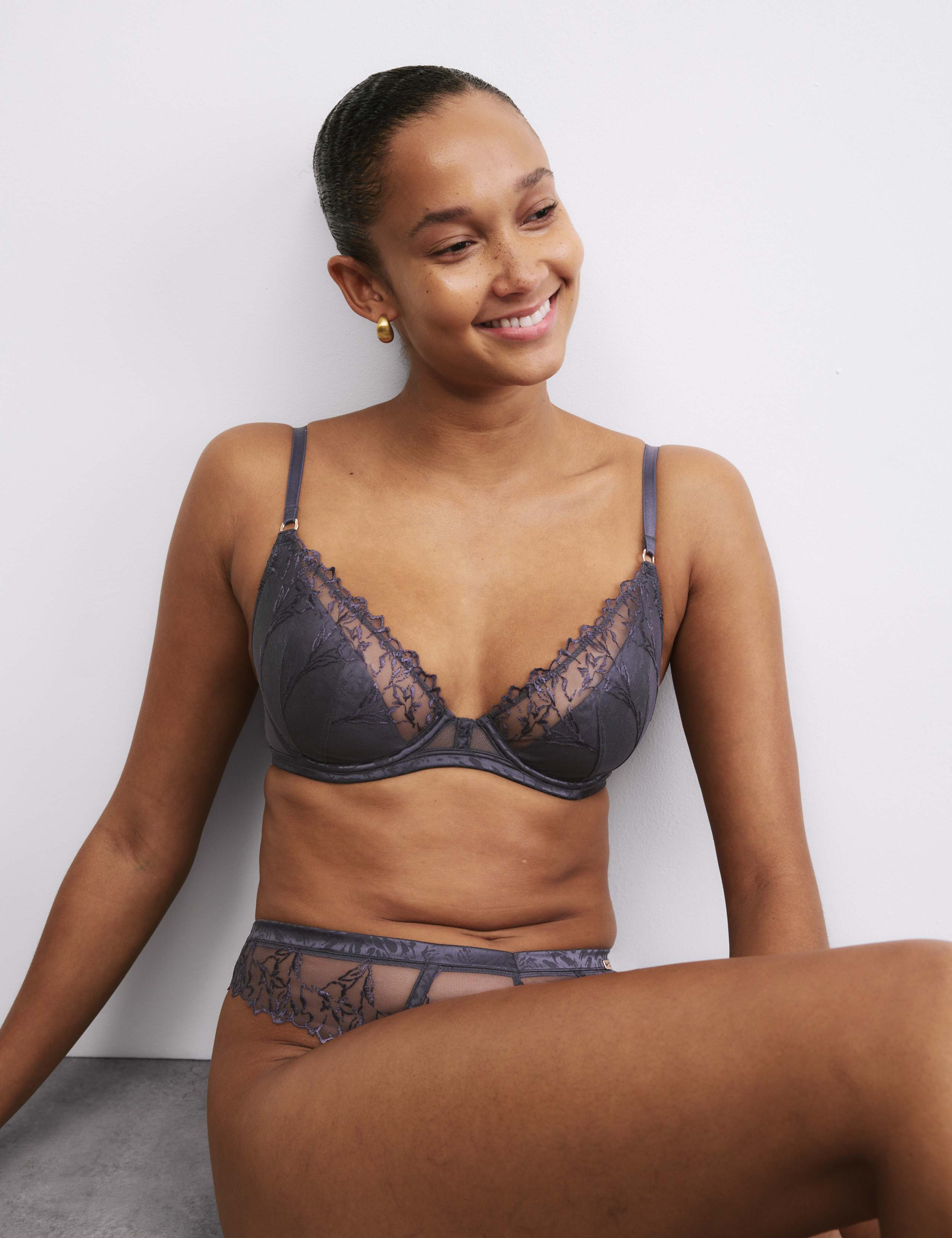 Lisianthus Embroidery Wired Plunge Bra Set A-E 2 of 6