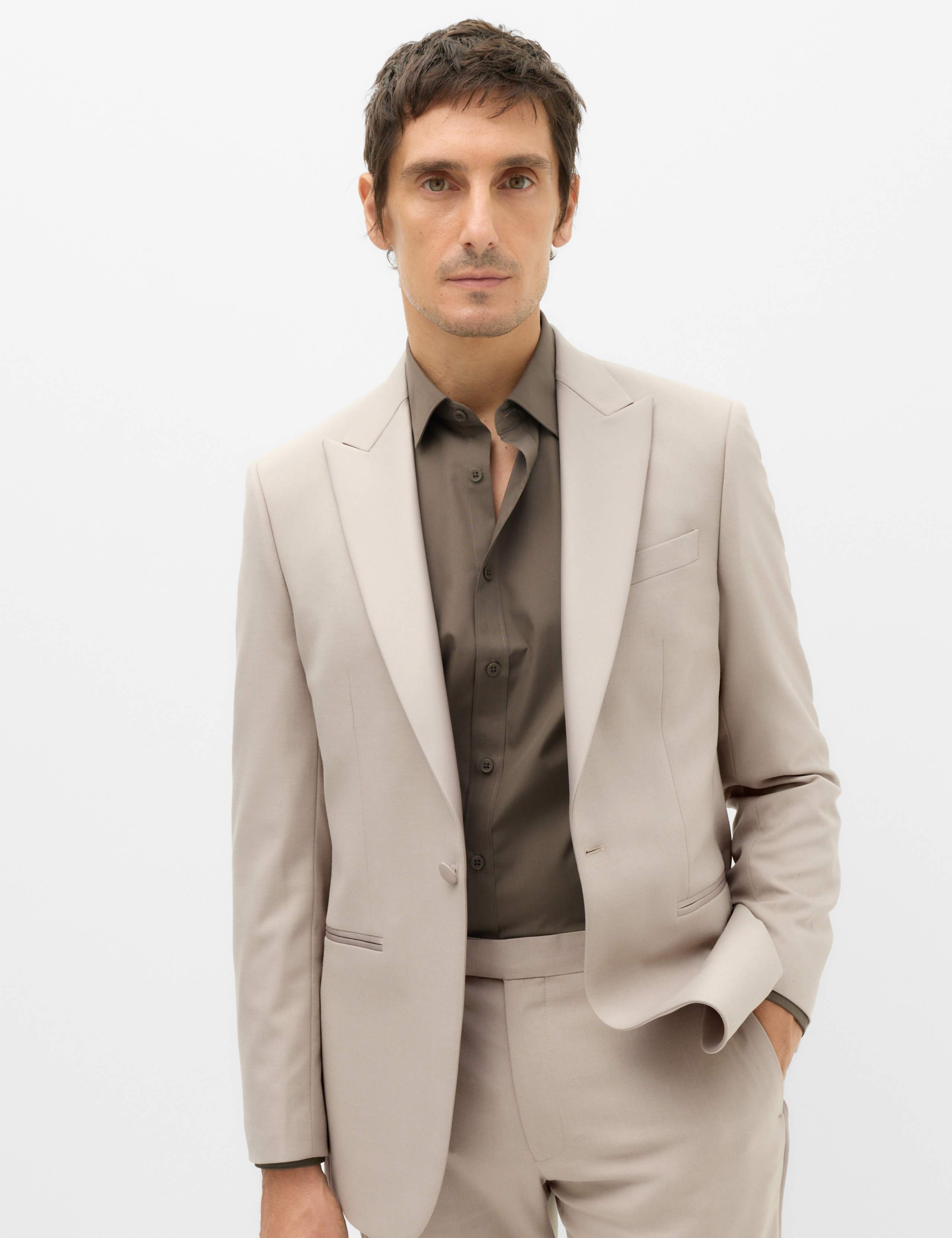 2 Piece Tailored Fit Peak Lapel Tuxedo Suit