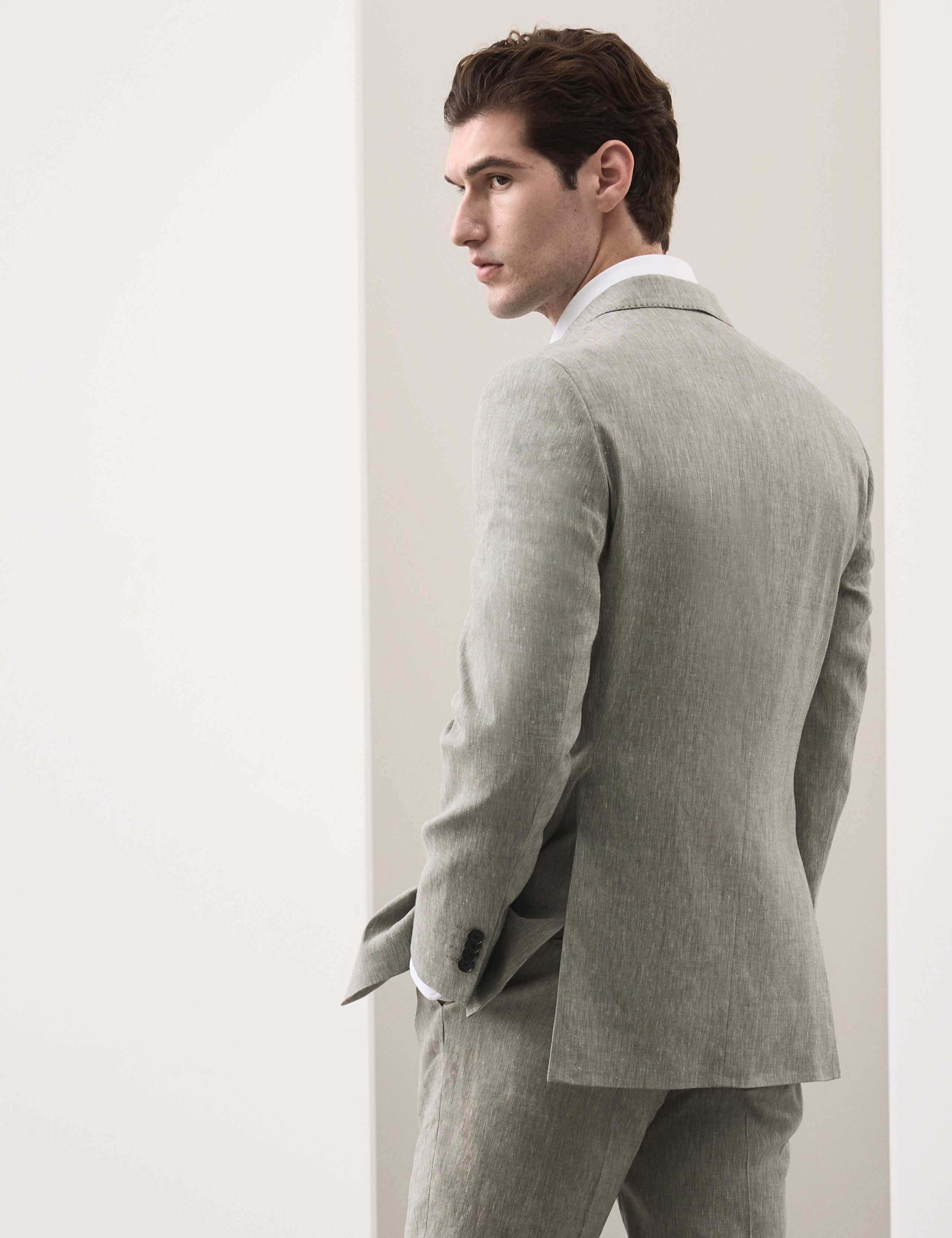 3 Piece Tailored Fit Italian Performance Linen Blend Suit 4 of 6