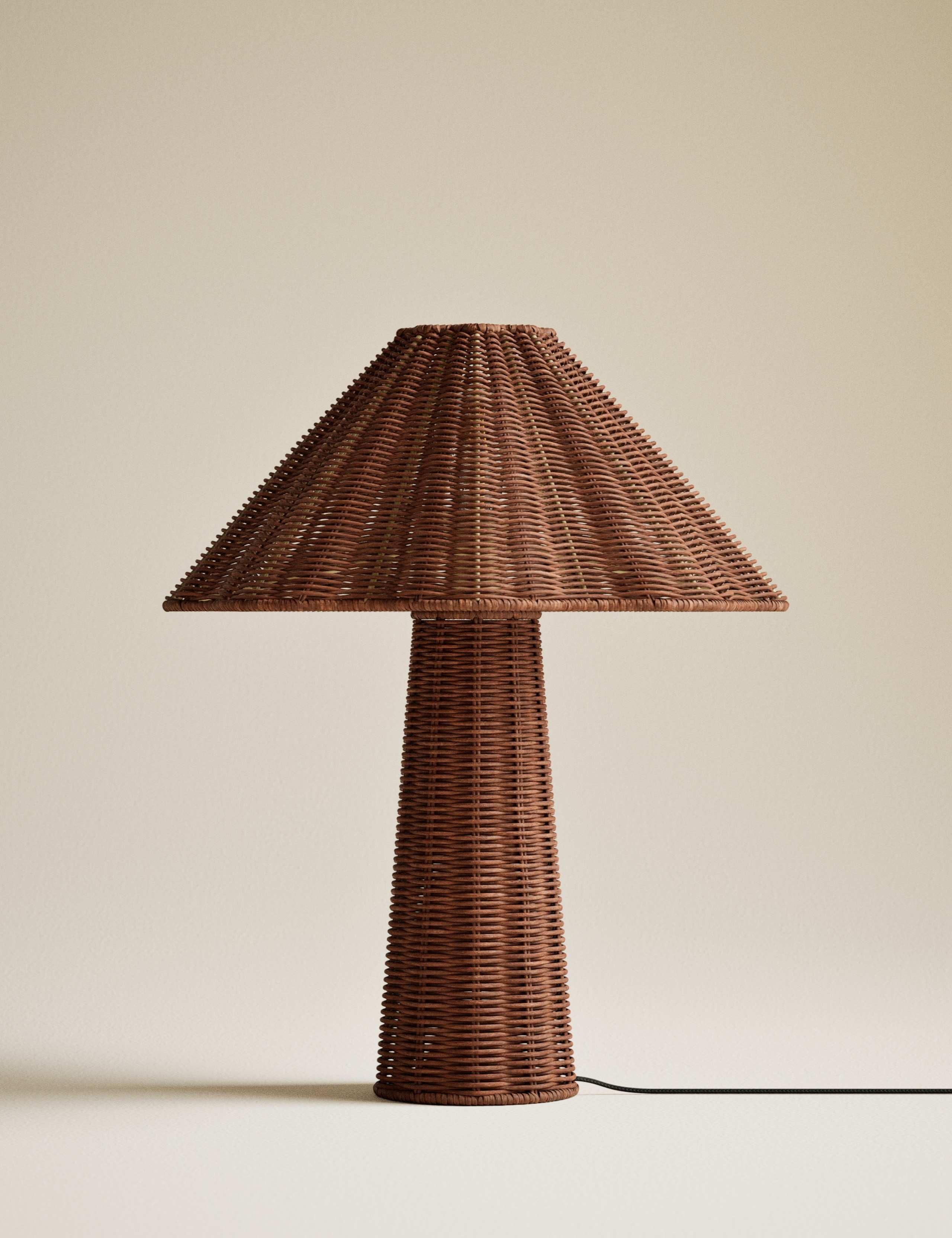 All Over Wicker Scallop Table Lamp