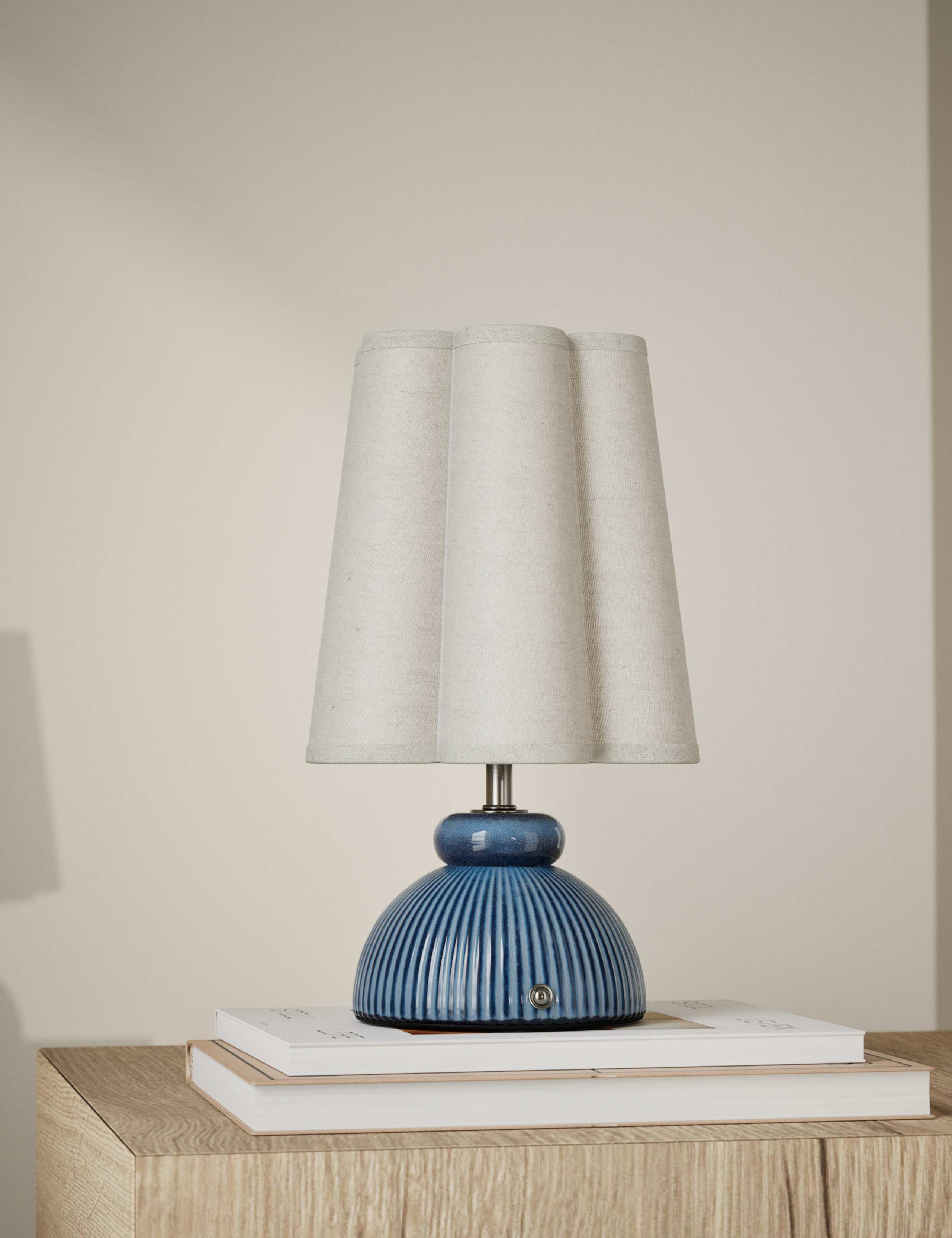 Ribbed Scallop Rechargeable Table Lamp
