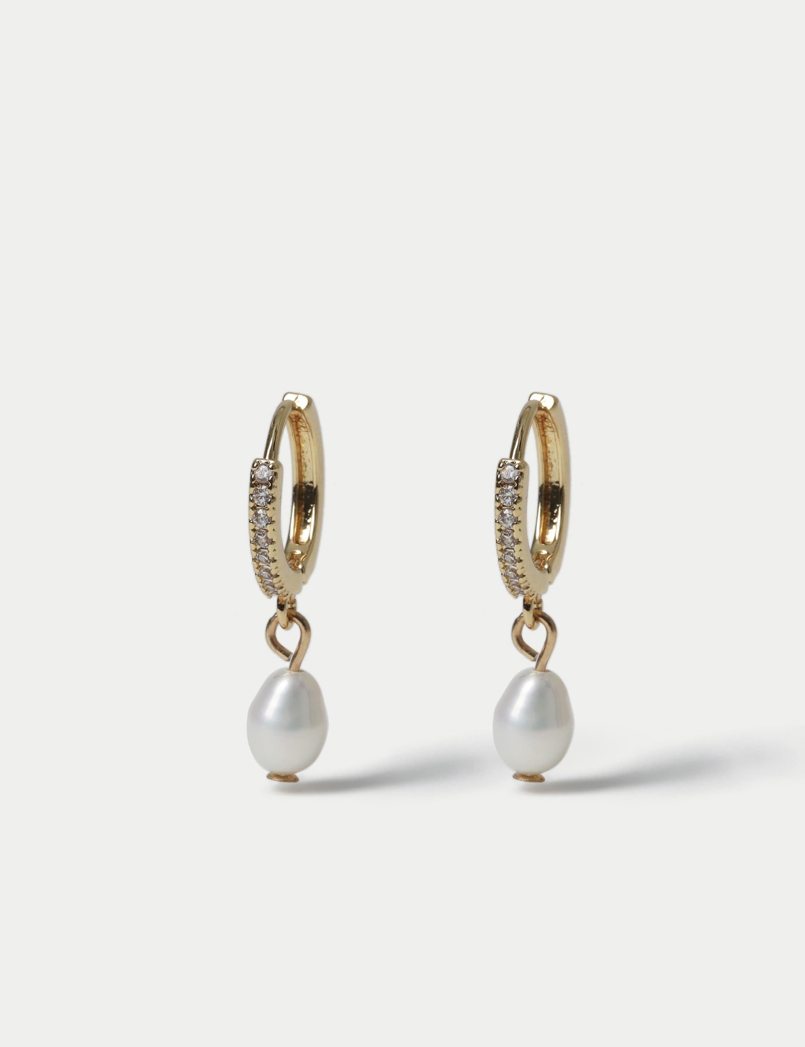 Gifting Pearl Hoop Earrings