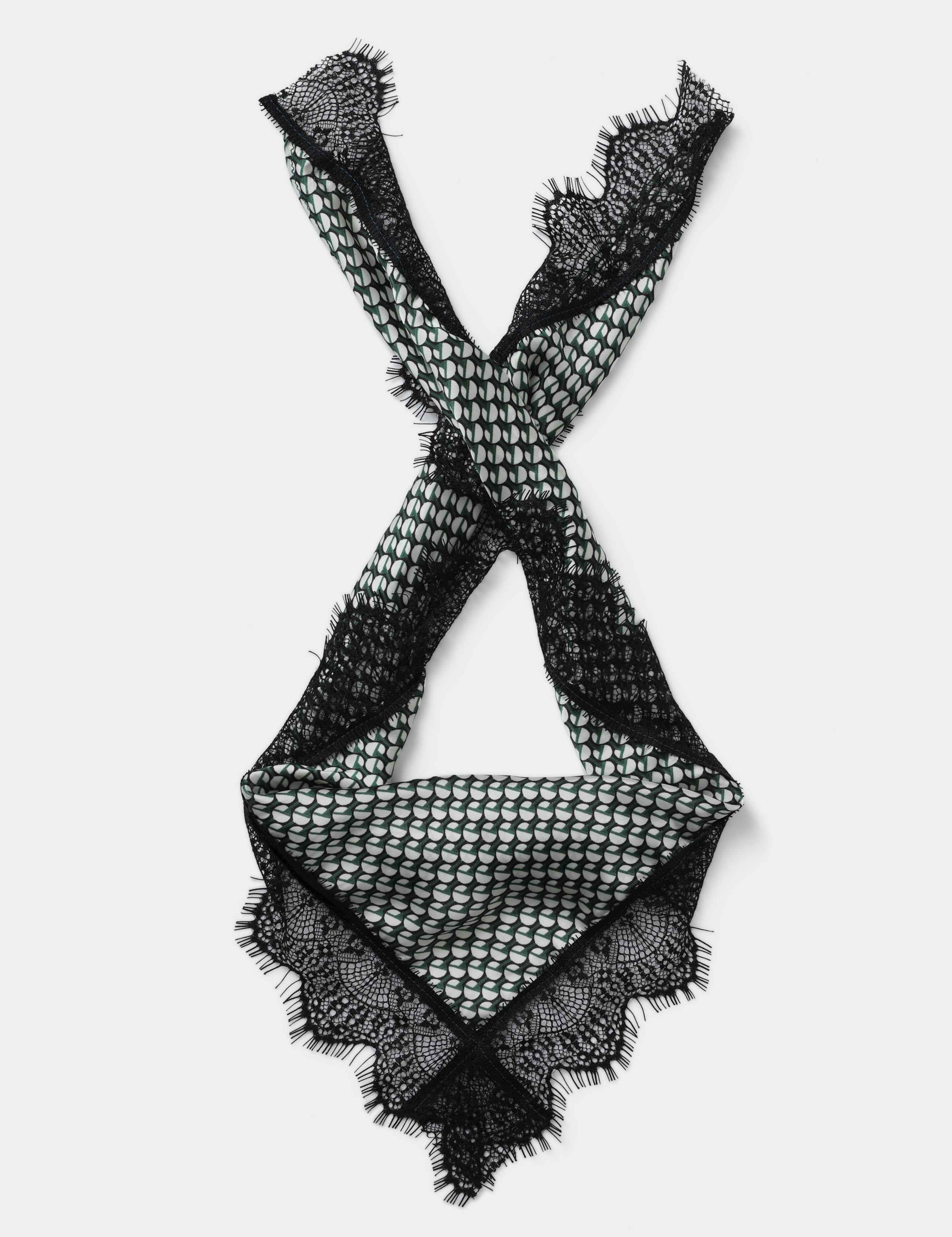 Tile Neckerchief Lace Edge