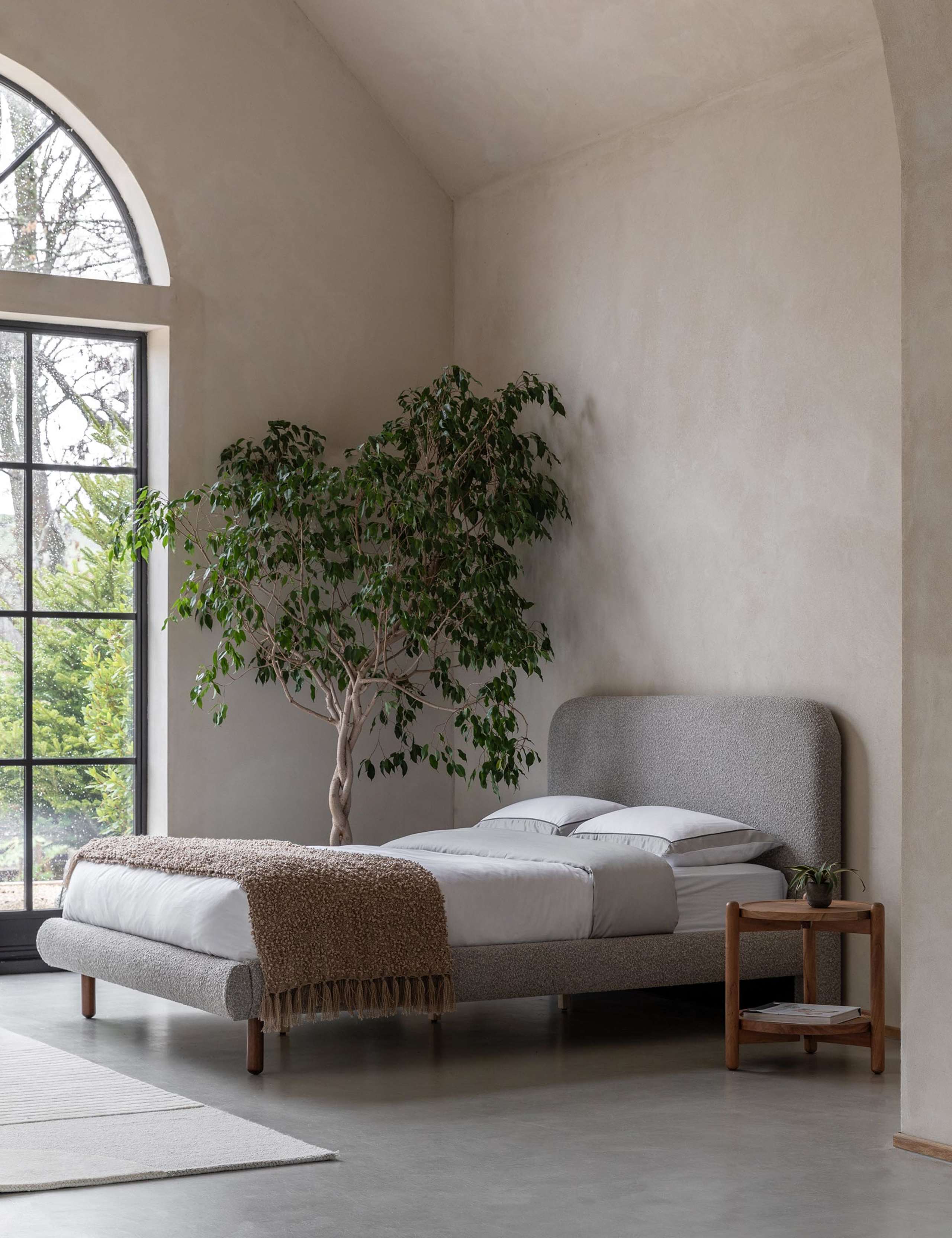 Rabley Stone 4'6 Bedstead