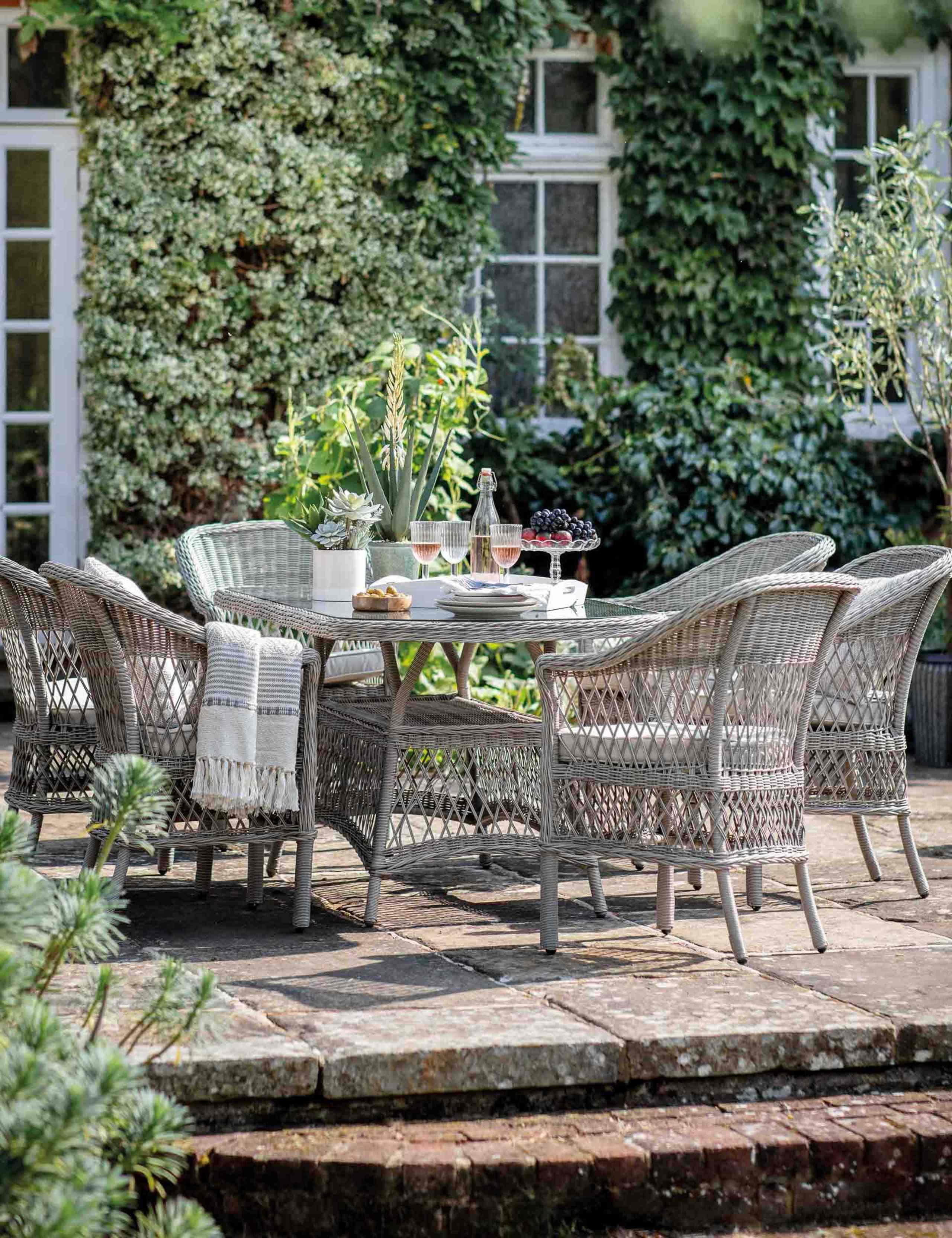 Menton 6 Seater Oval Garden Table and Chairs