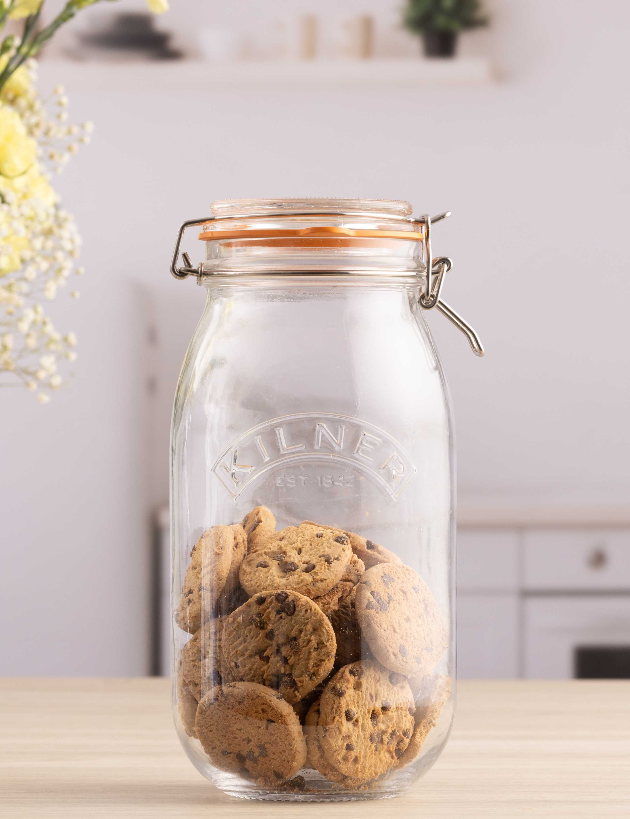Set of 4 Round 2 Litre Clip Top Jars