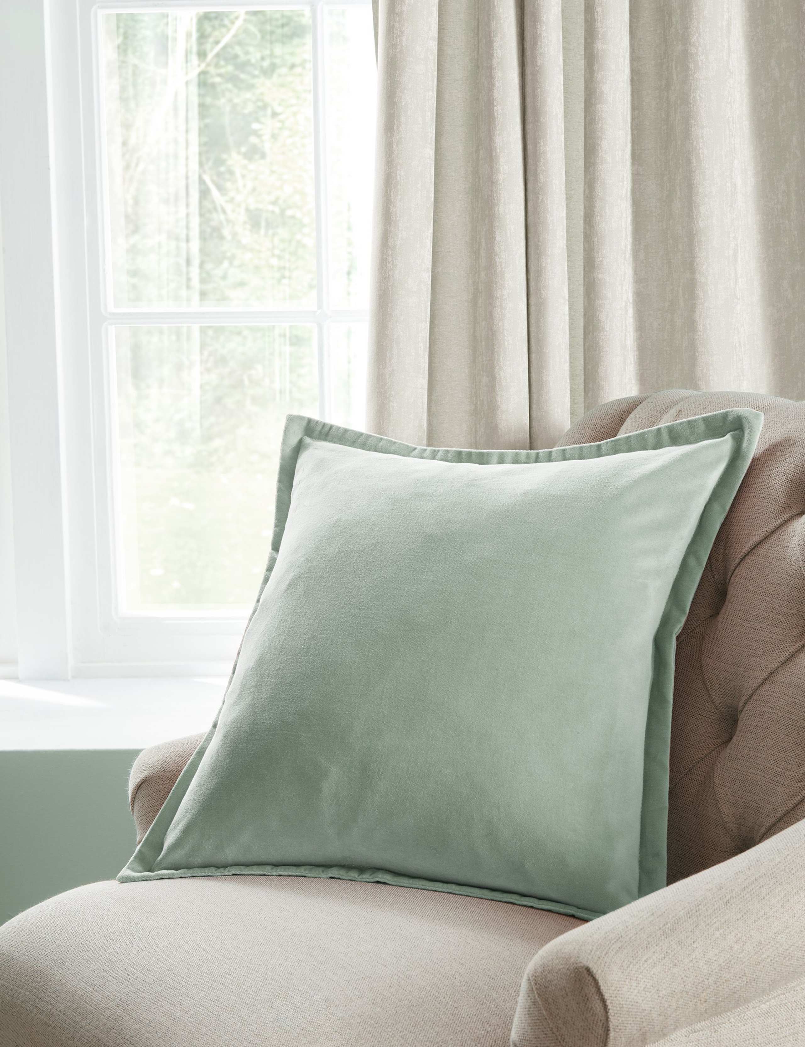 Velvet Hanya Cushion