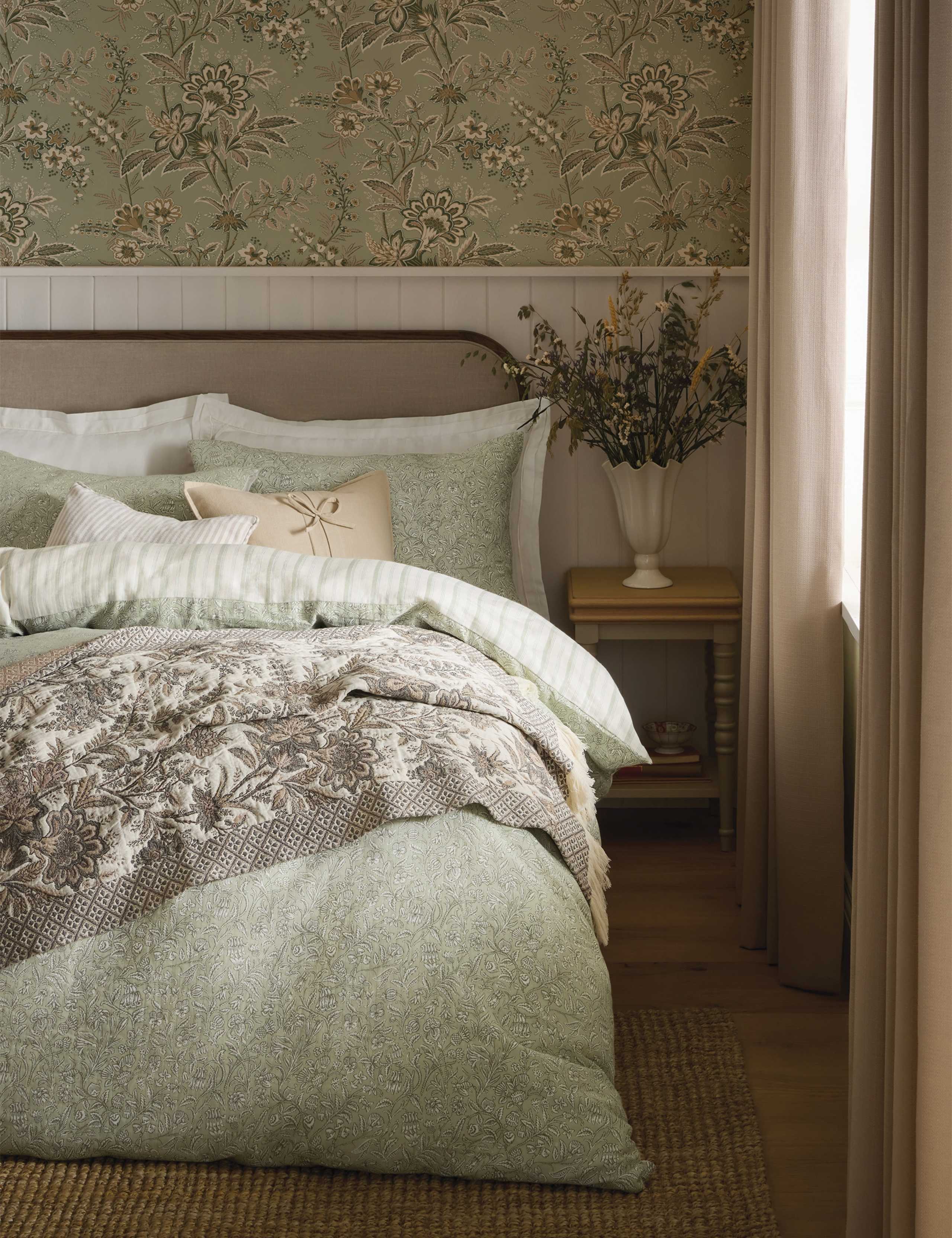 Elmdon Floral Reversible Bedding Set