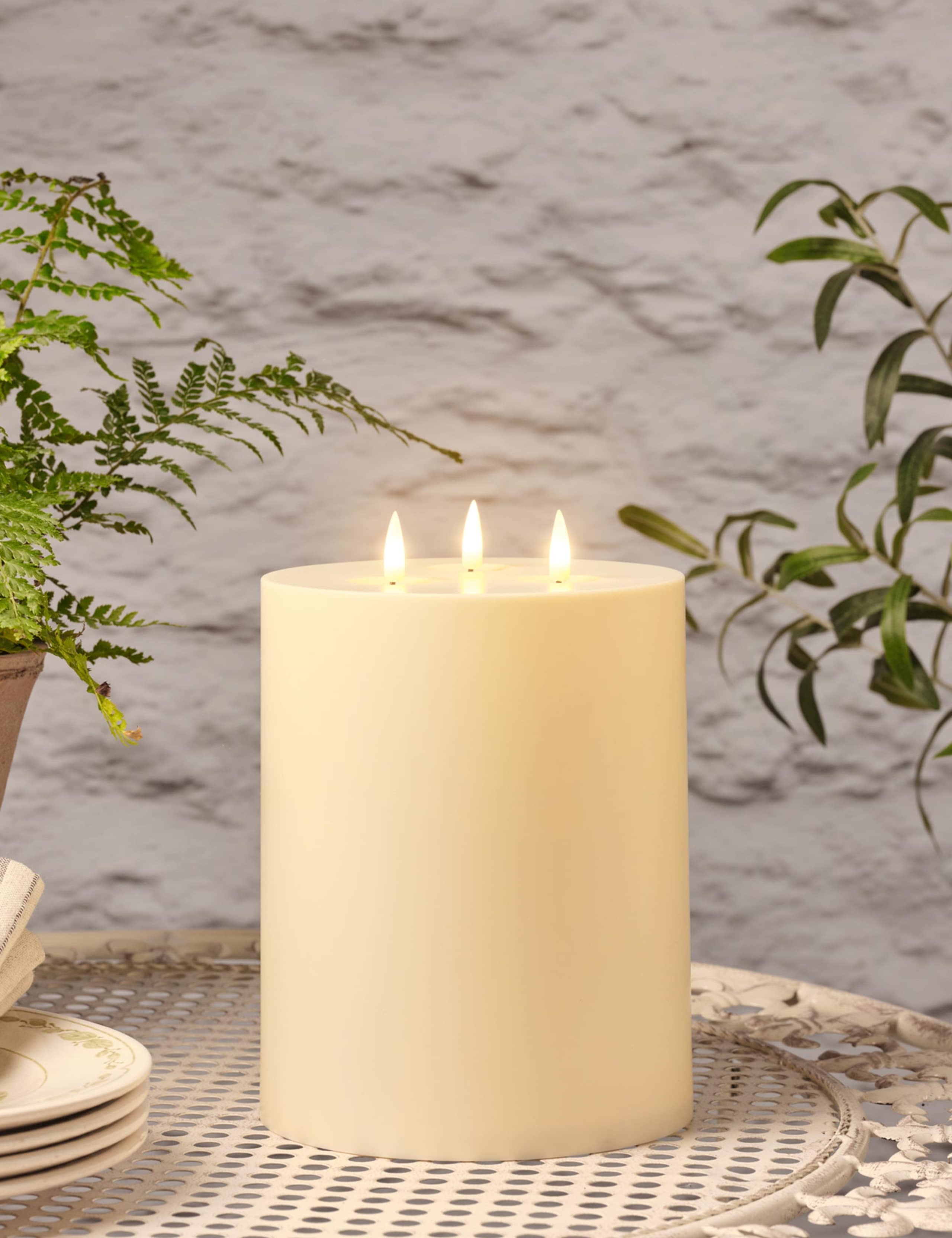 3 Wick TruGlow® Outdoor Solar Candle