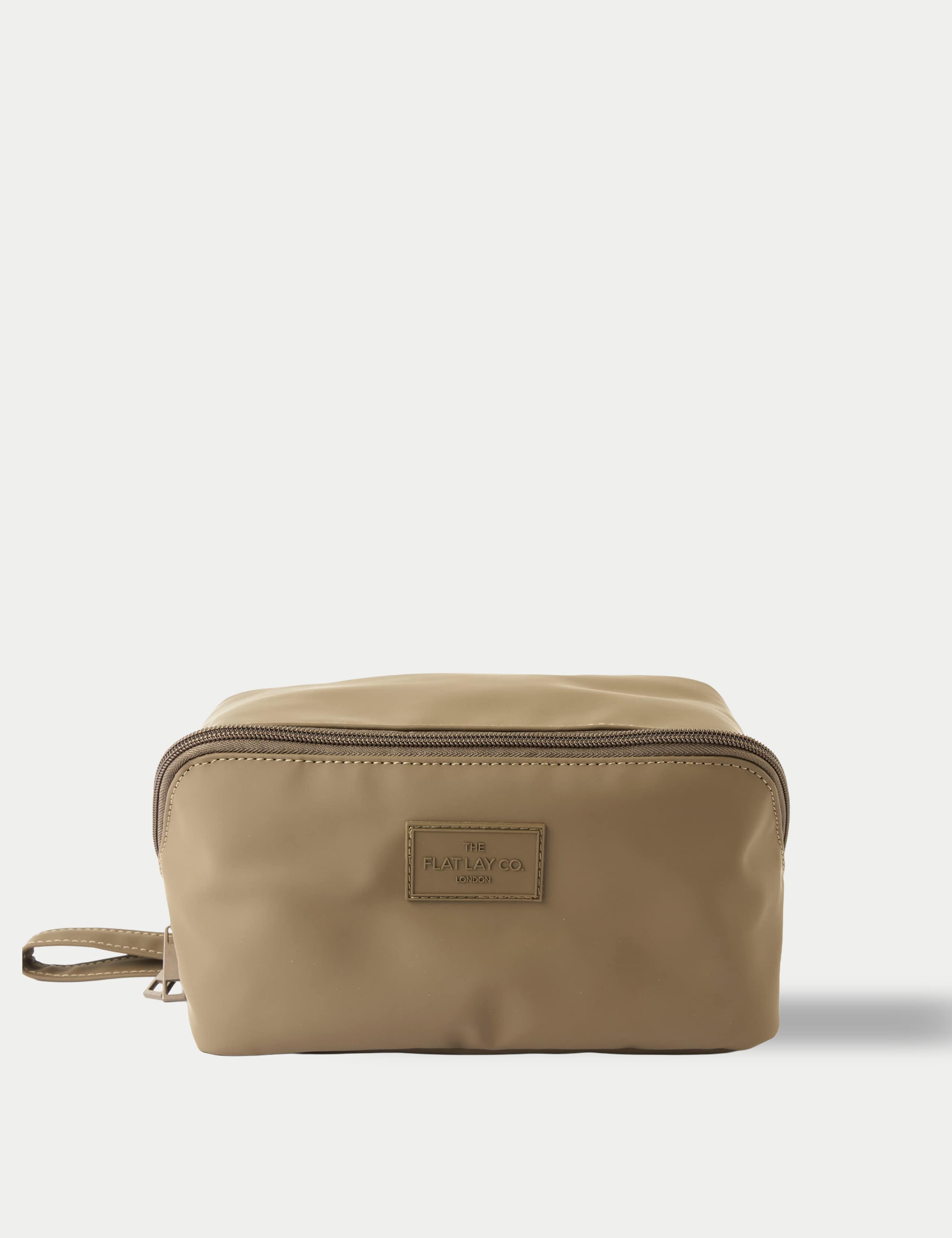 The Toiletry Carry