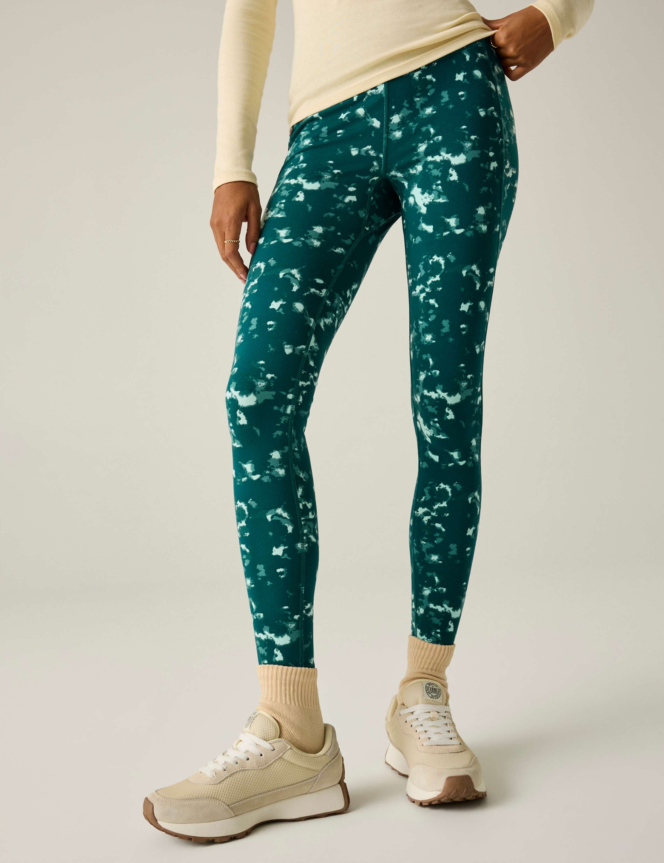 Outdoor Comfort Contour Walking Leggings