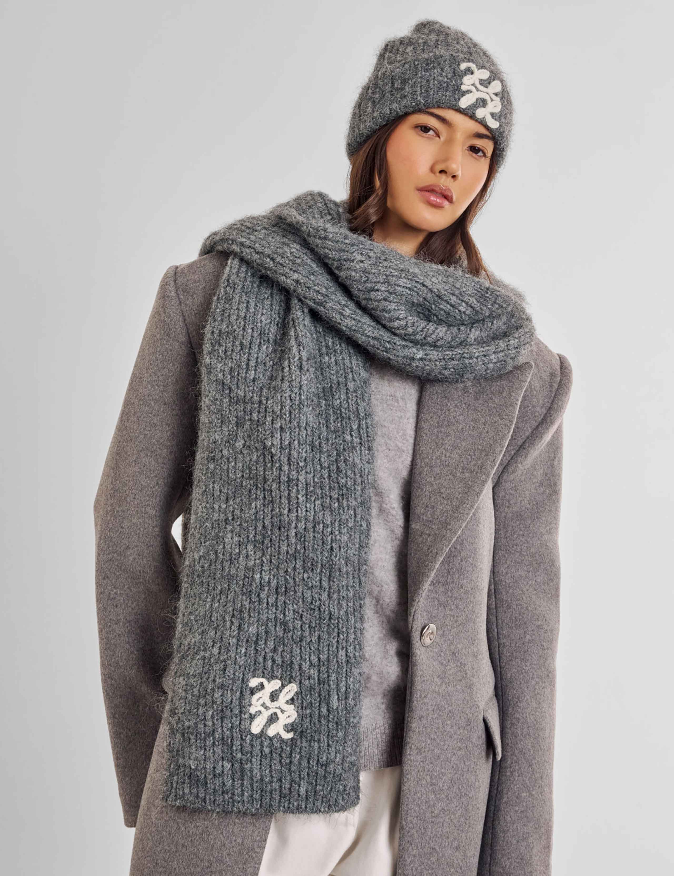 Ribbed Knit Logo Appliqué Scarf with Wool