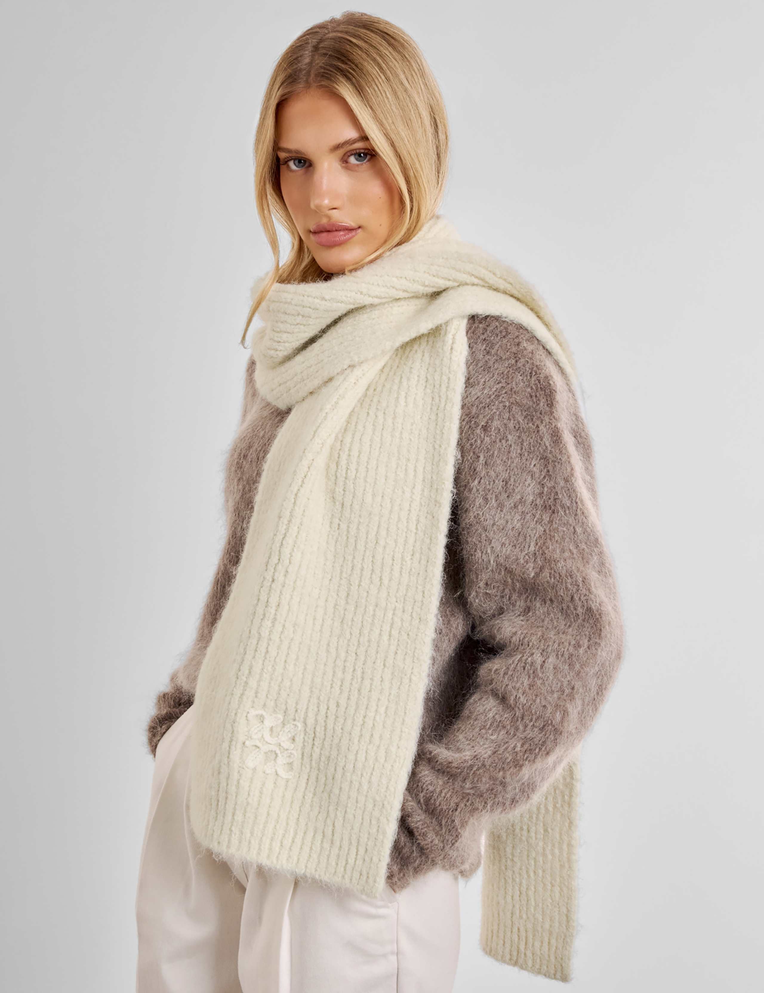 Ribbed Knit Logo Appliqué Scarf with Wool