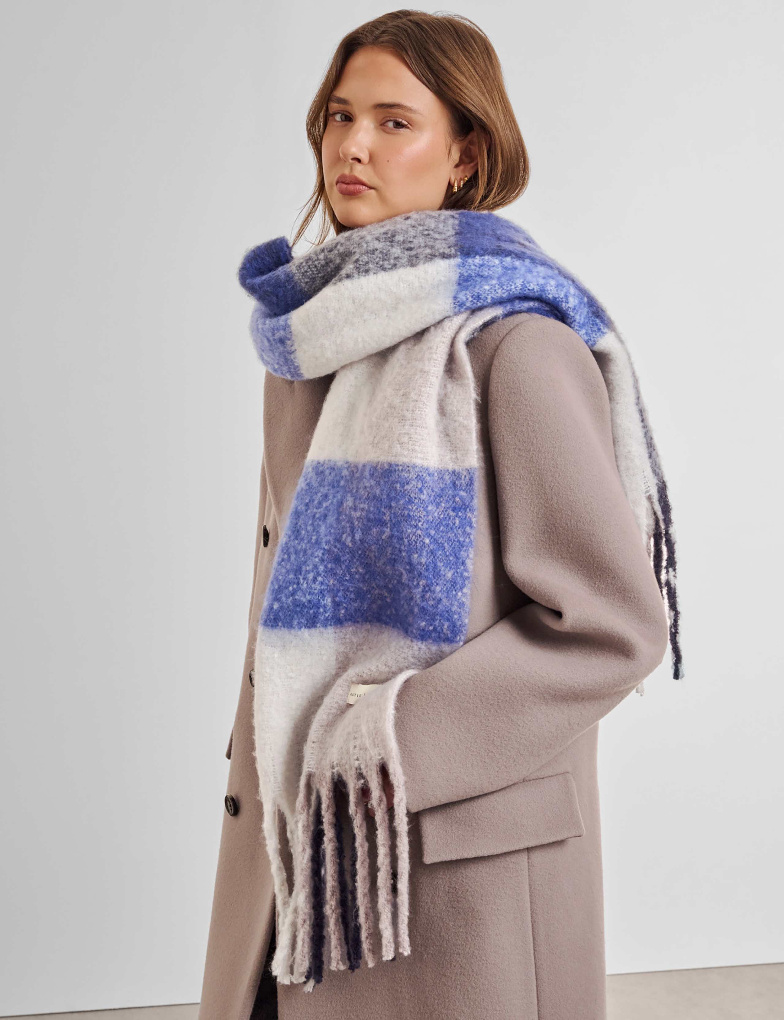 Brushed Checked Tassel Scarf