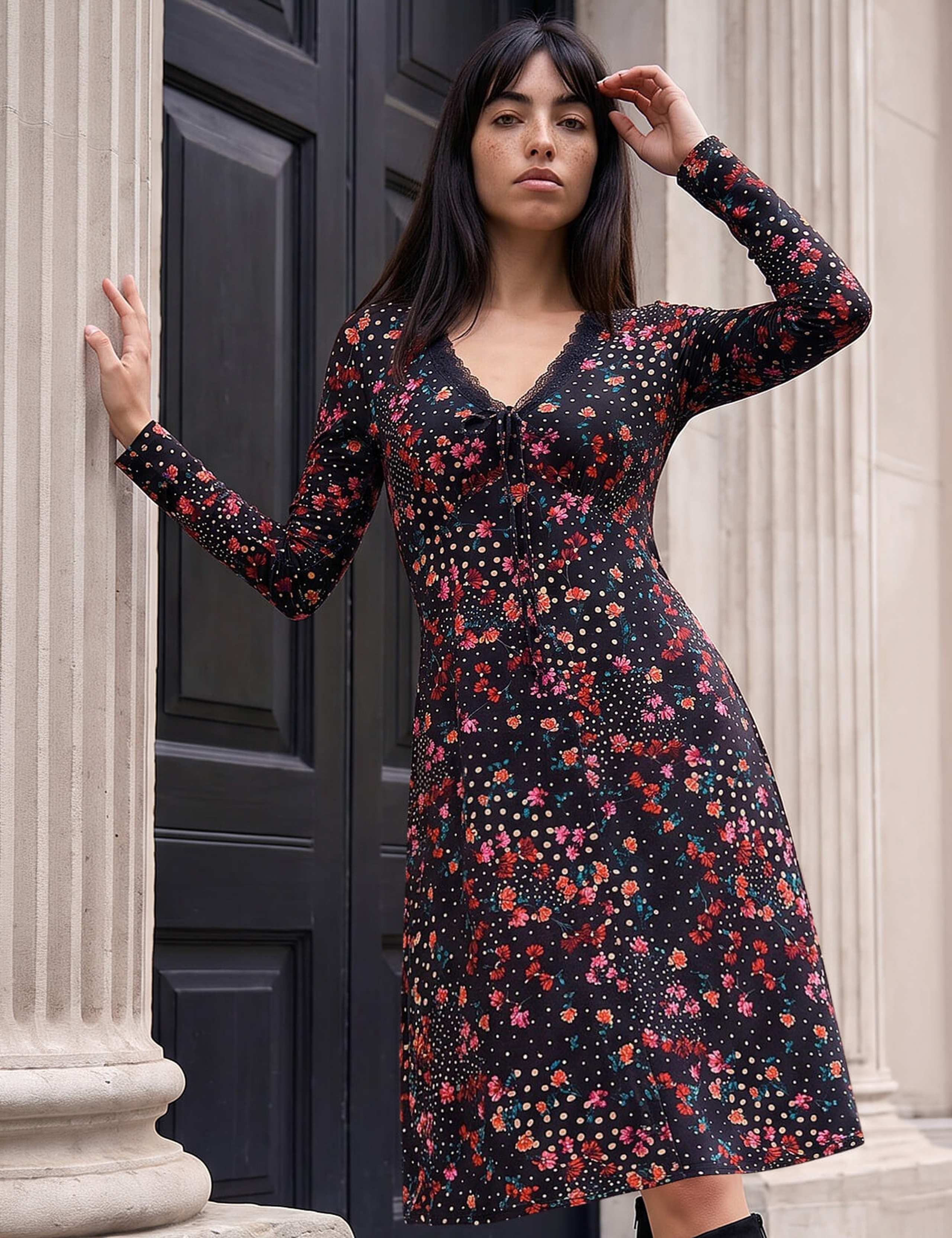 Petite Floral Lace Bodycon Dress