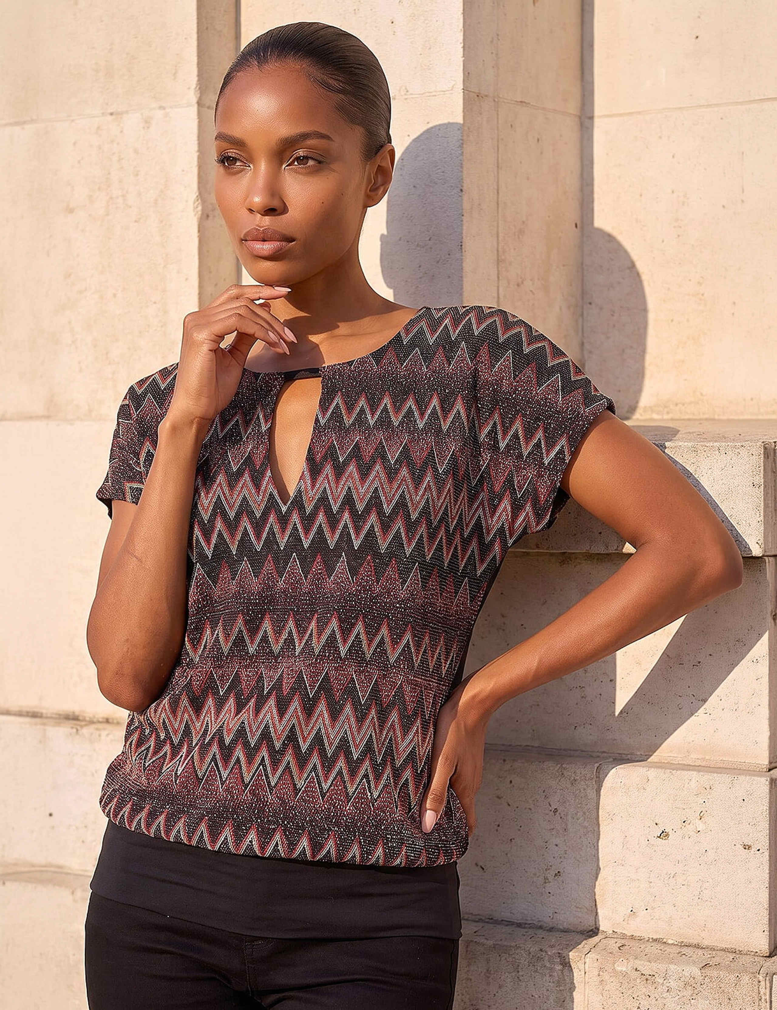 Geometric Regular Fit Bubble Hem Top