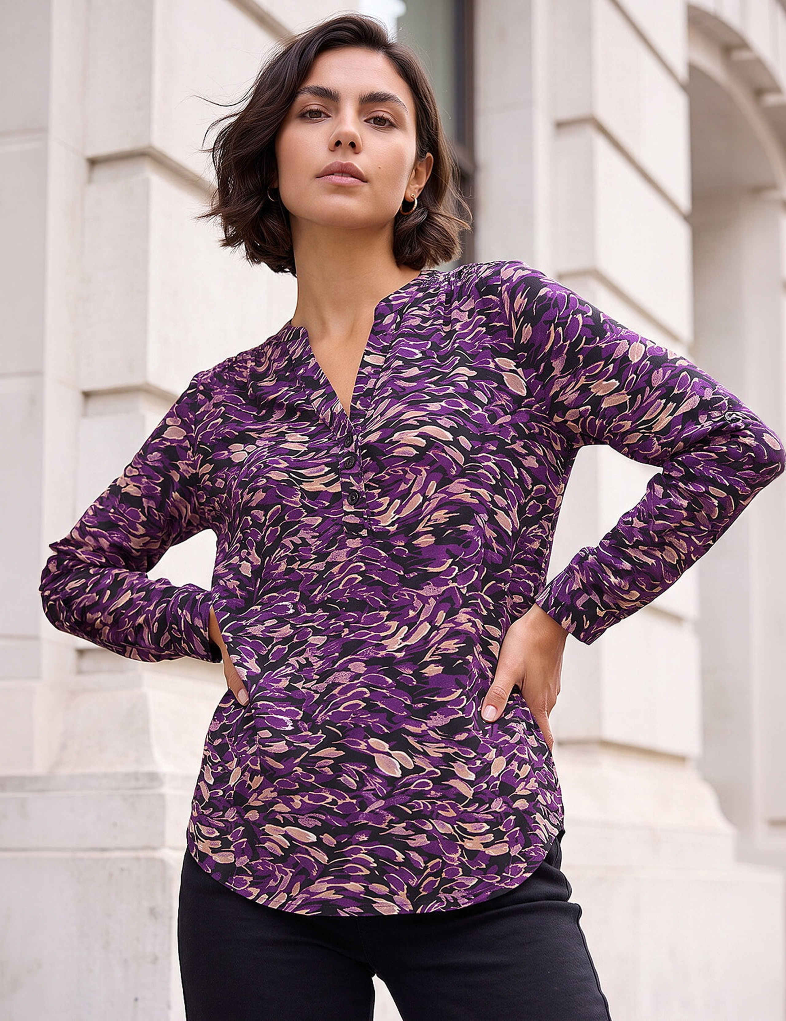 Abstract Print V Neck Stretch Shirt