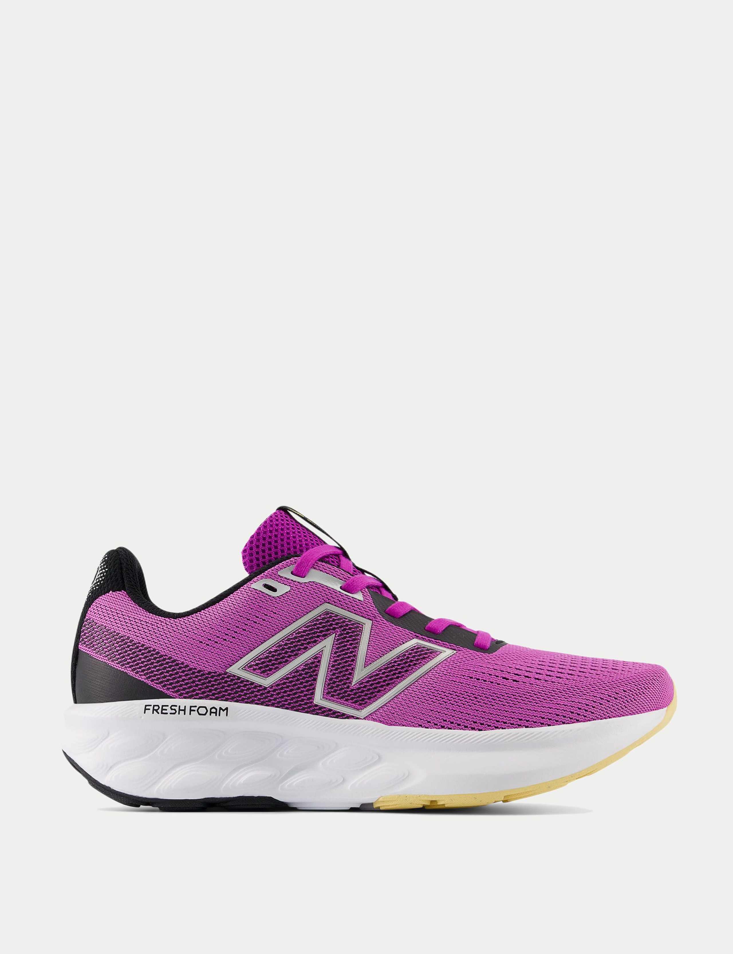 520v9 Running Trainers