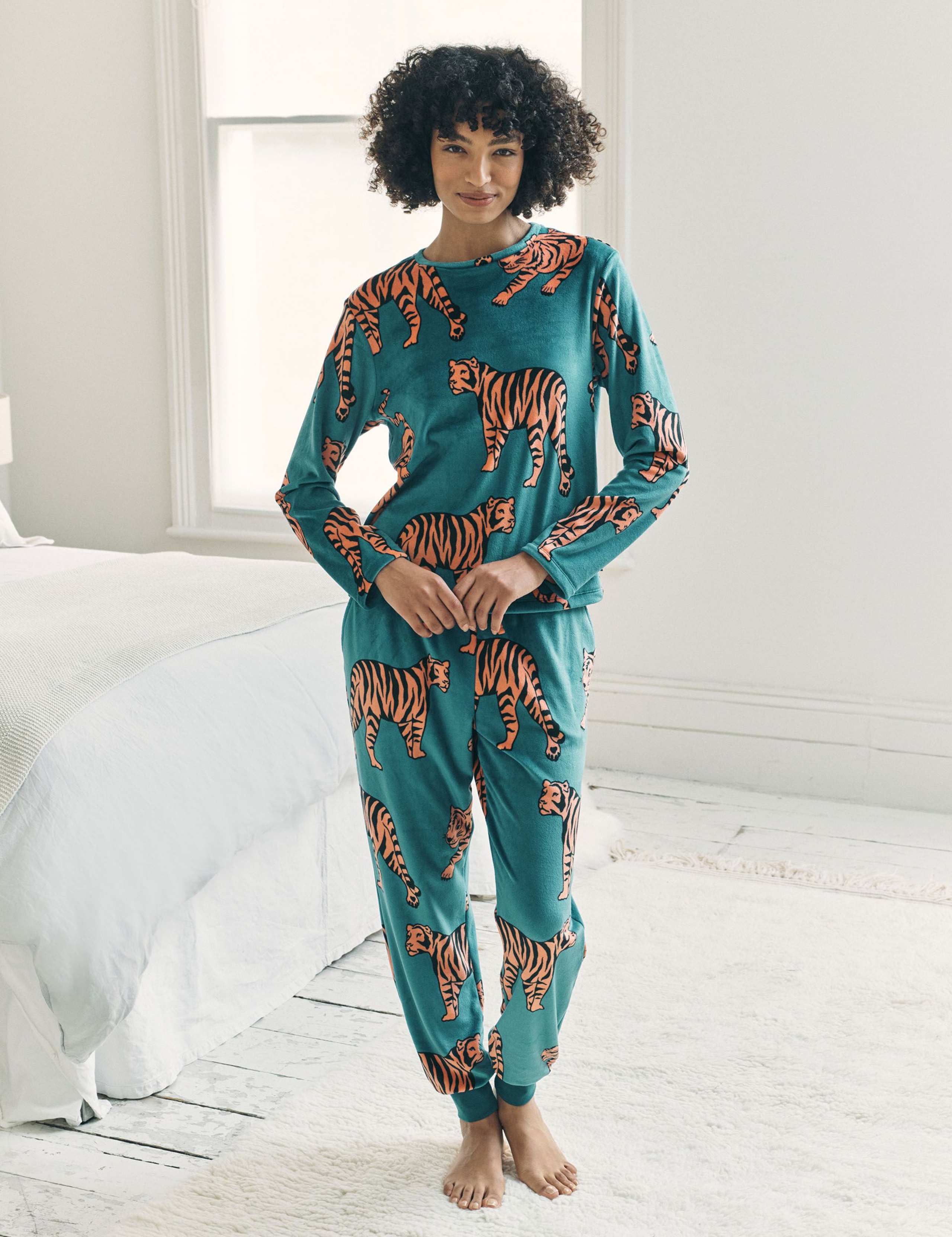 Fleece Tiger Print Cuffed Ankle Pyjama Set