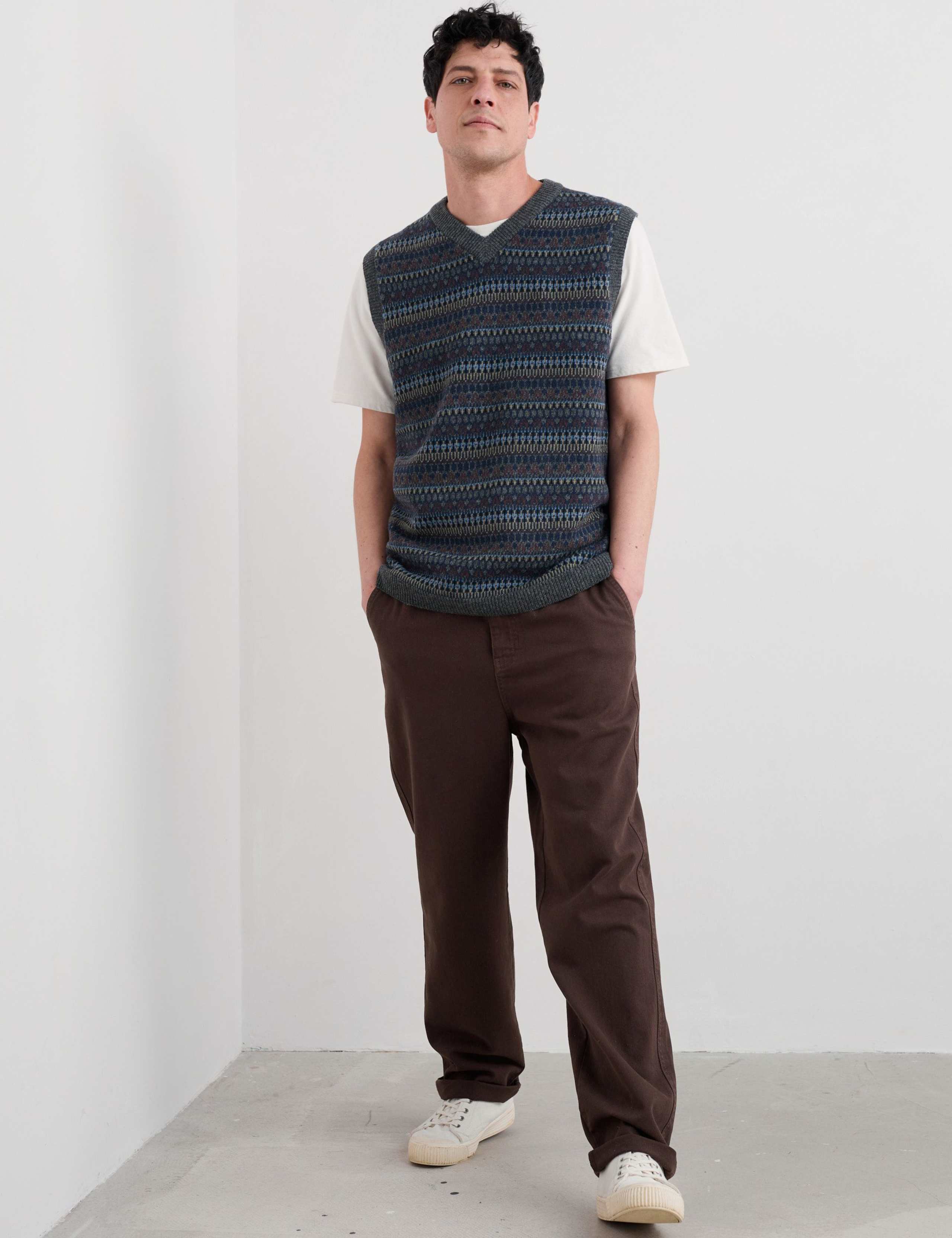 Wool Rich Patterned V-Neck Knitted Vest