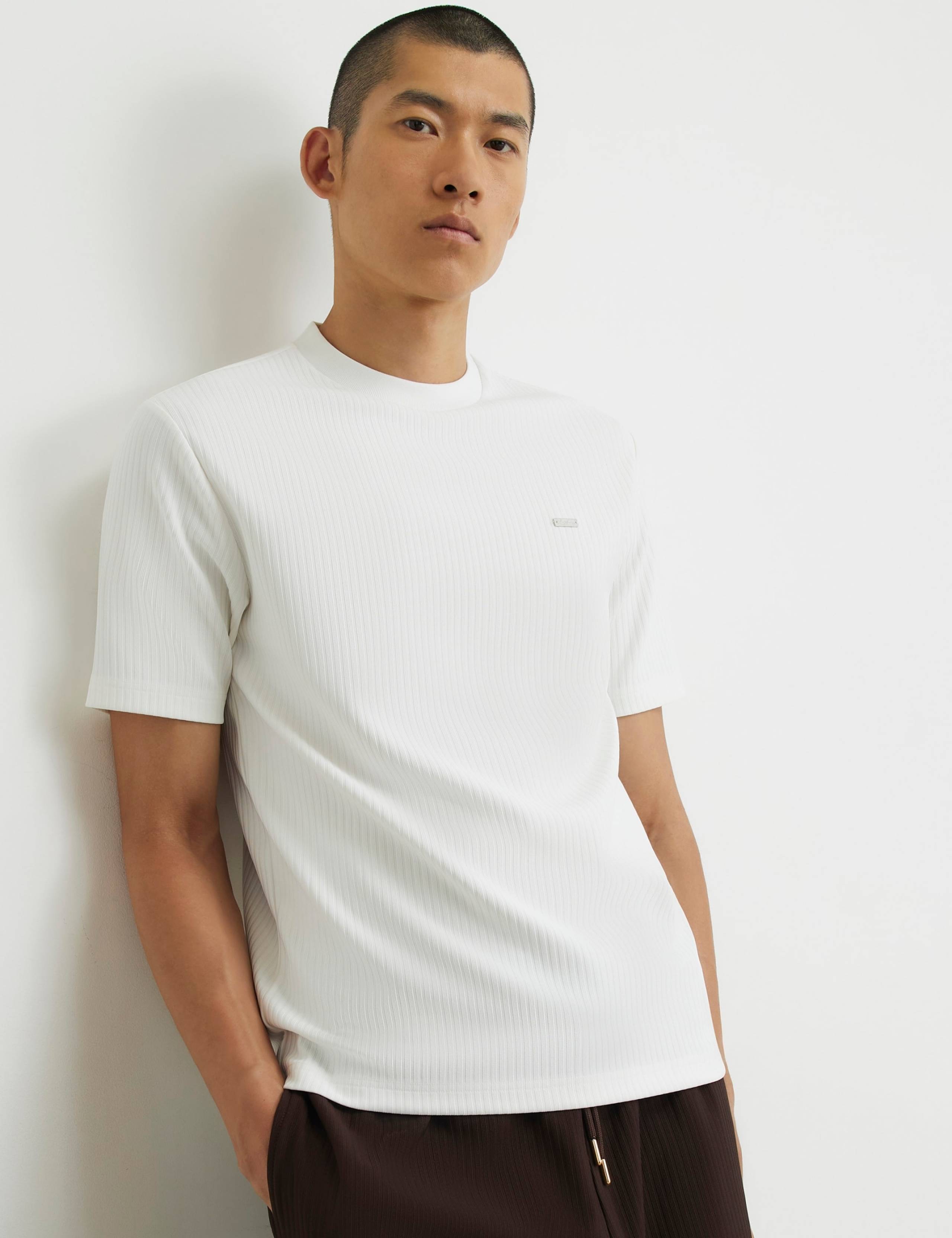 Slim Fit Textured Crew Neck Short Sleeve T-Shirt