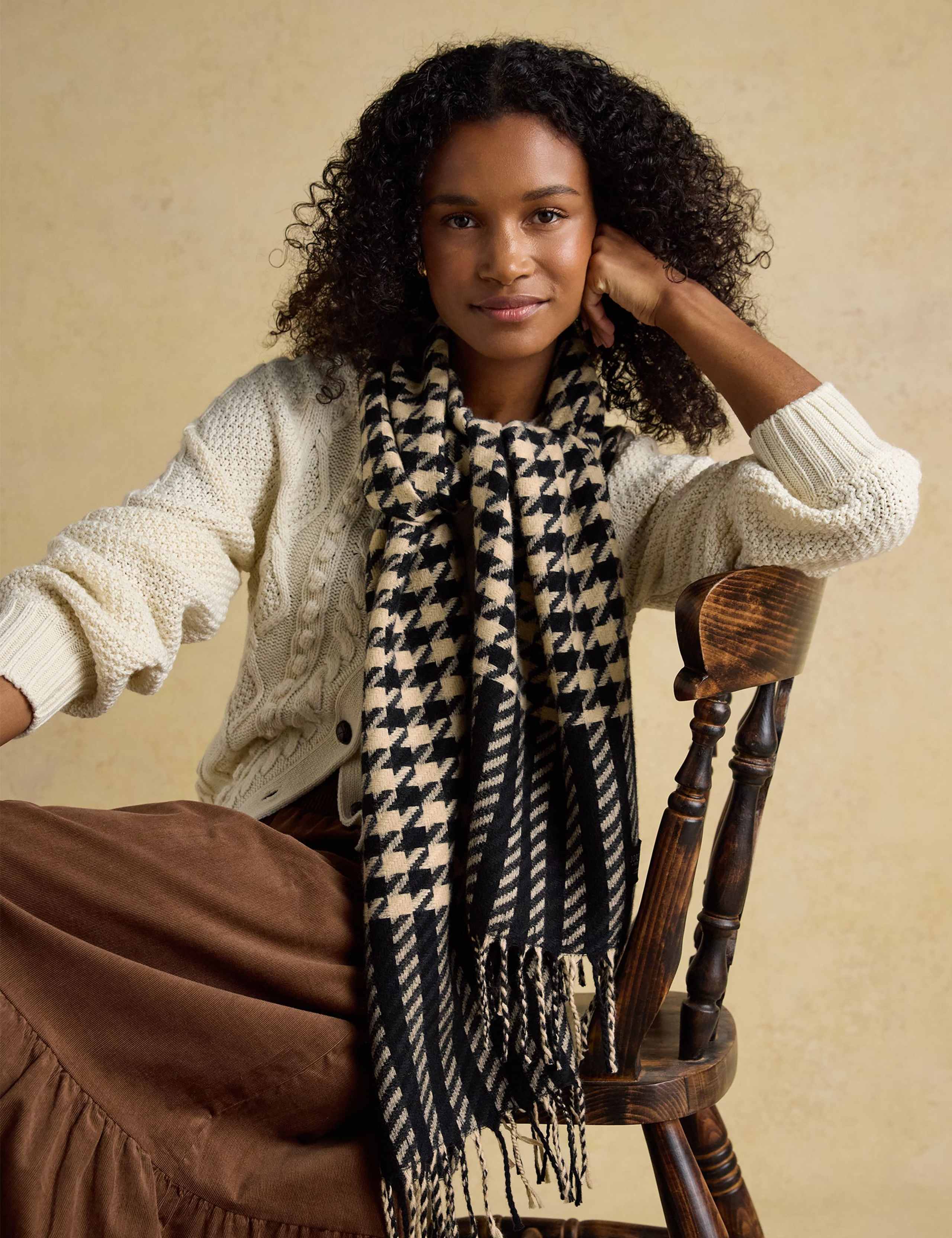 Houndstooth Fringed Scarf