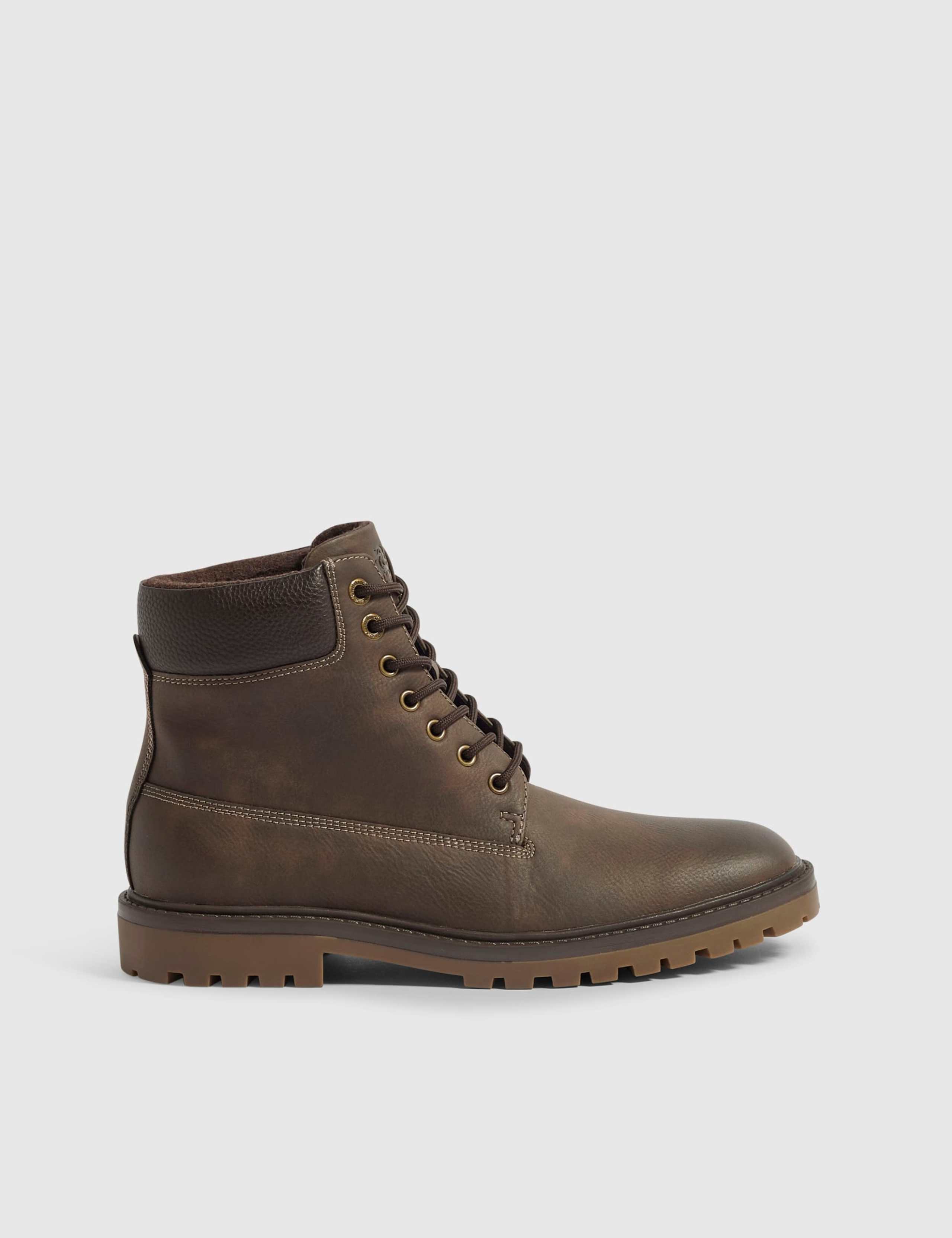 Padded Collar Lace Up Chukka Boots