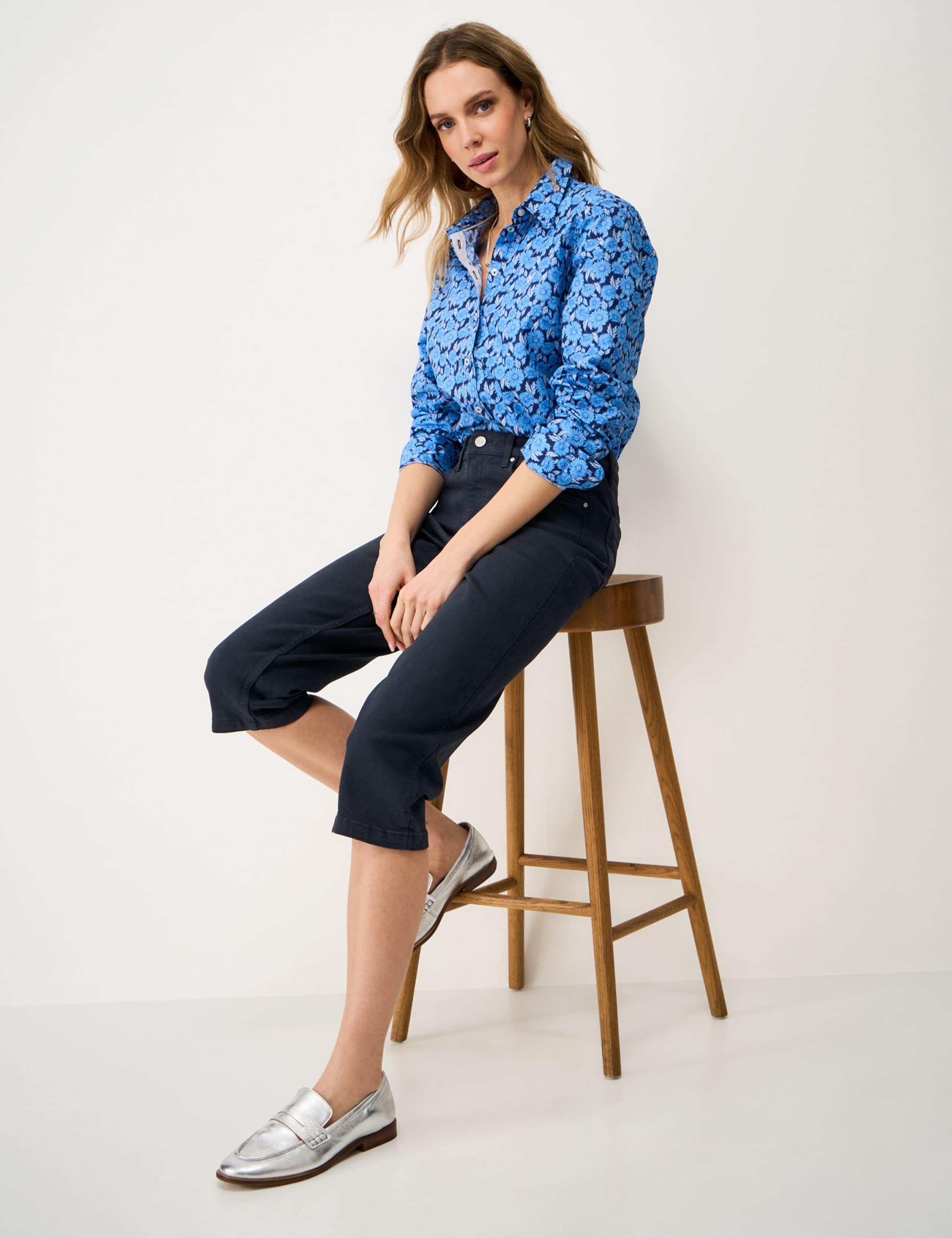 Mid Rise Slim Fit Cropped Jeans