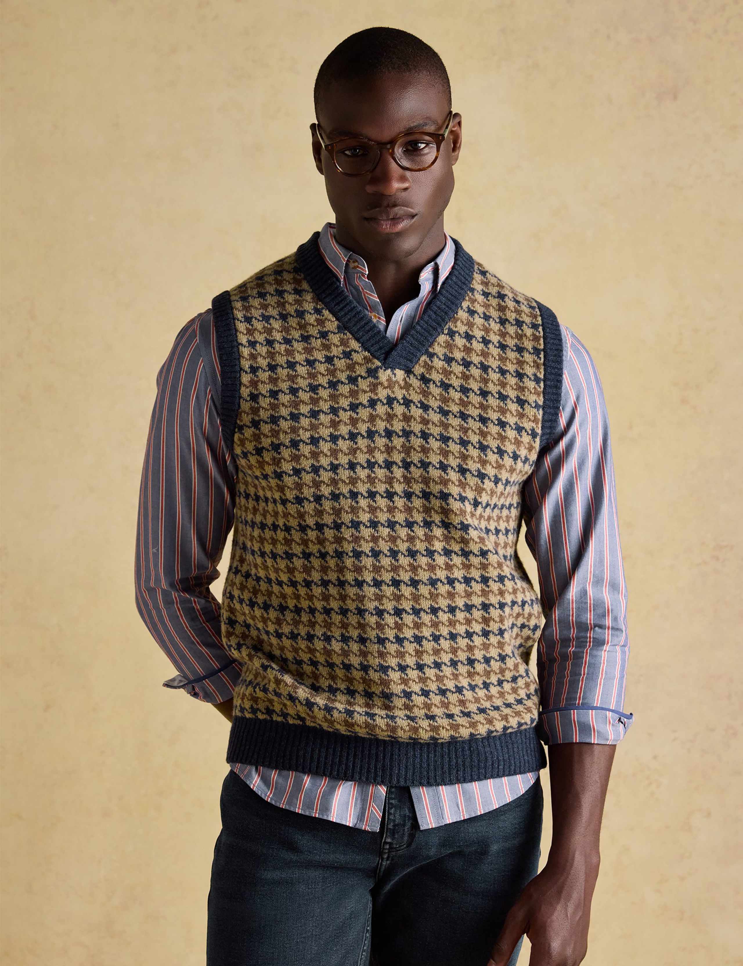 Wool Rich Houndstooth Knitted Vest