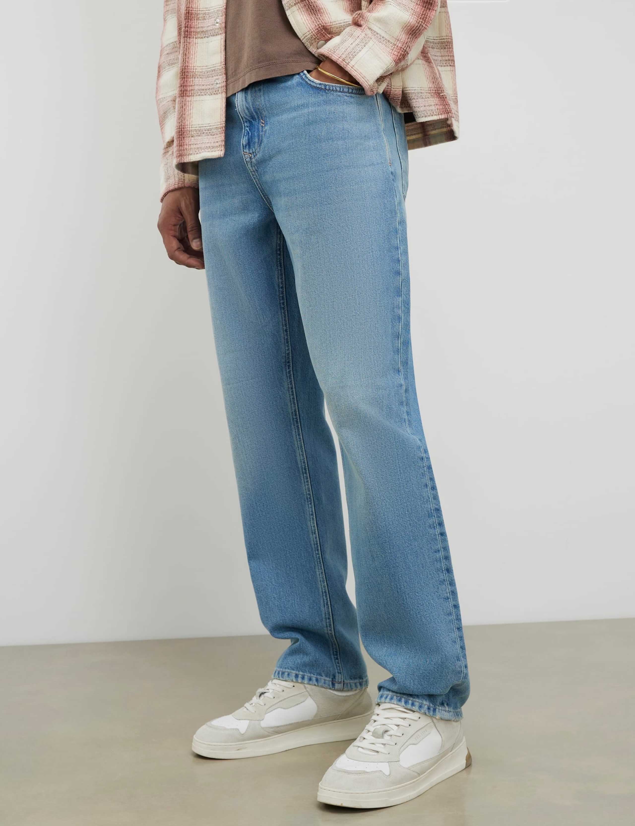 Straight Fit 5 Pocket Stretch Jeans