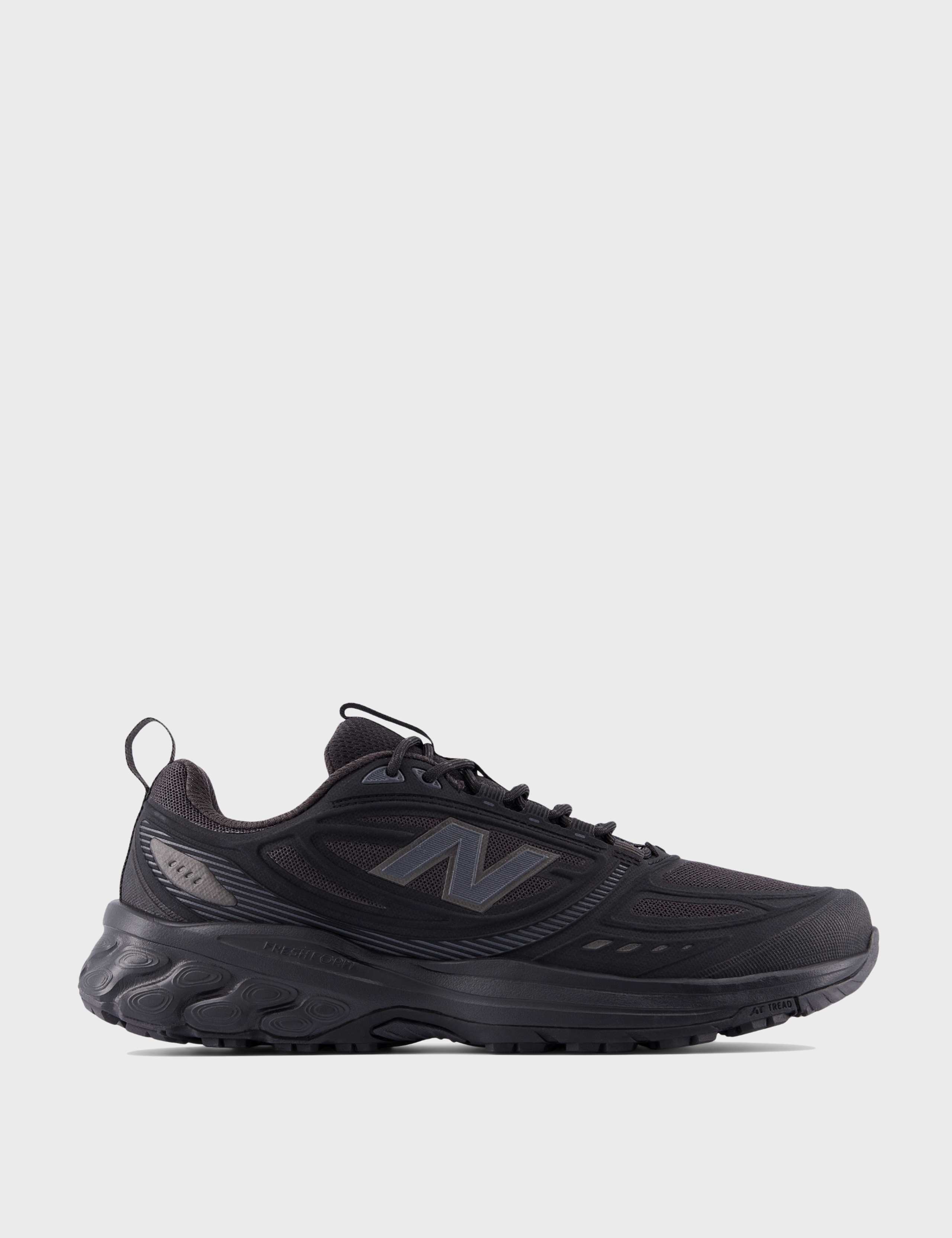 410v9 Standard Fit Walking Trainers