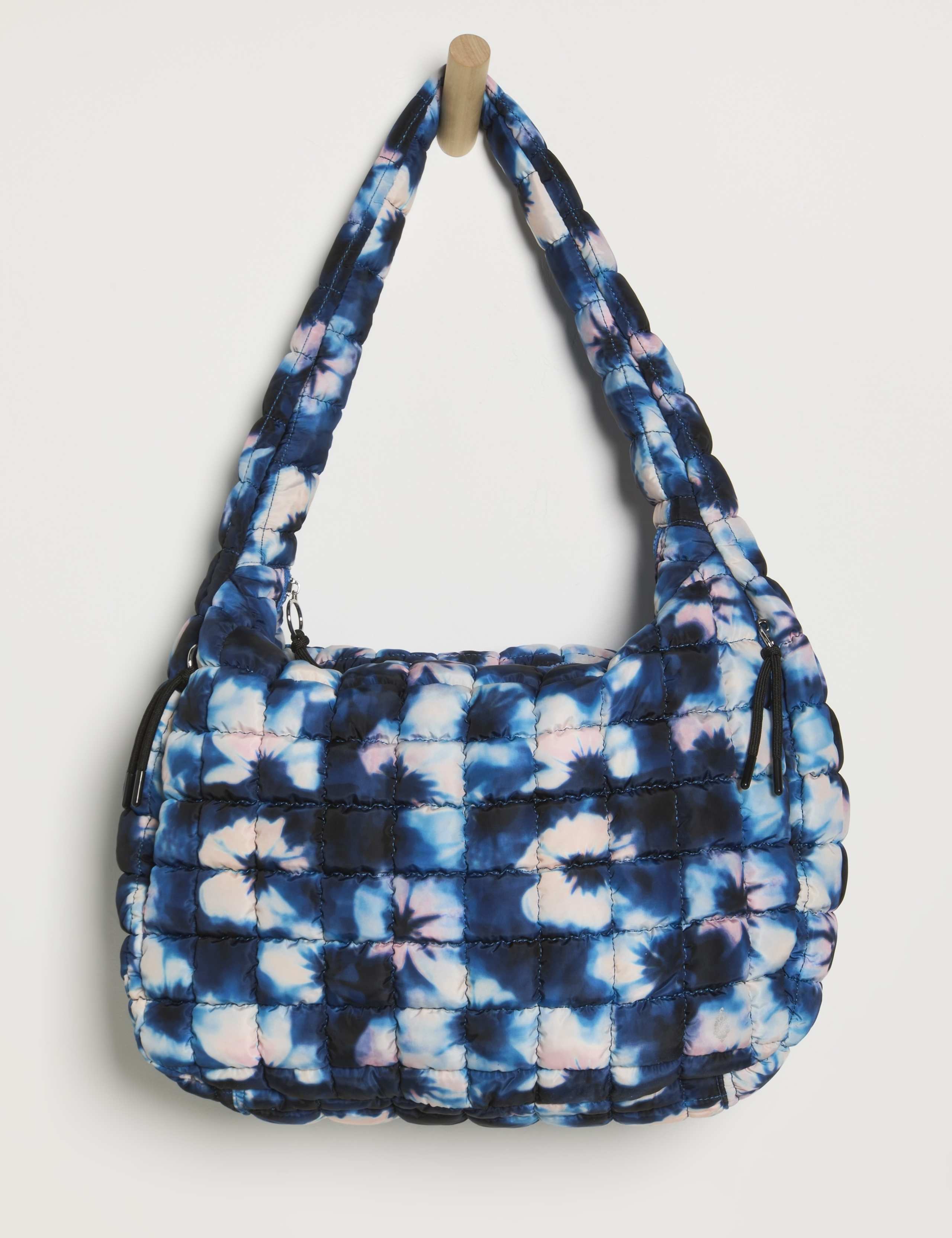 Printed Zip Pocket Carryall Bag