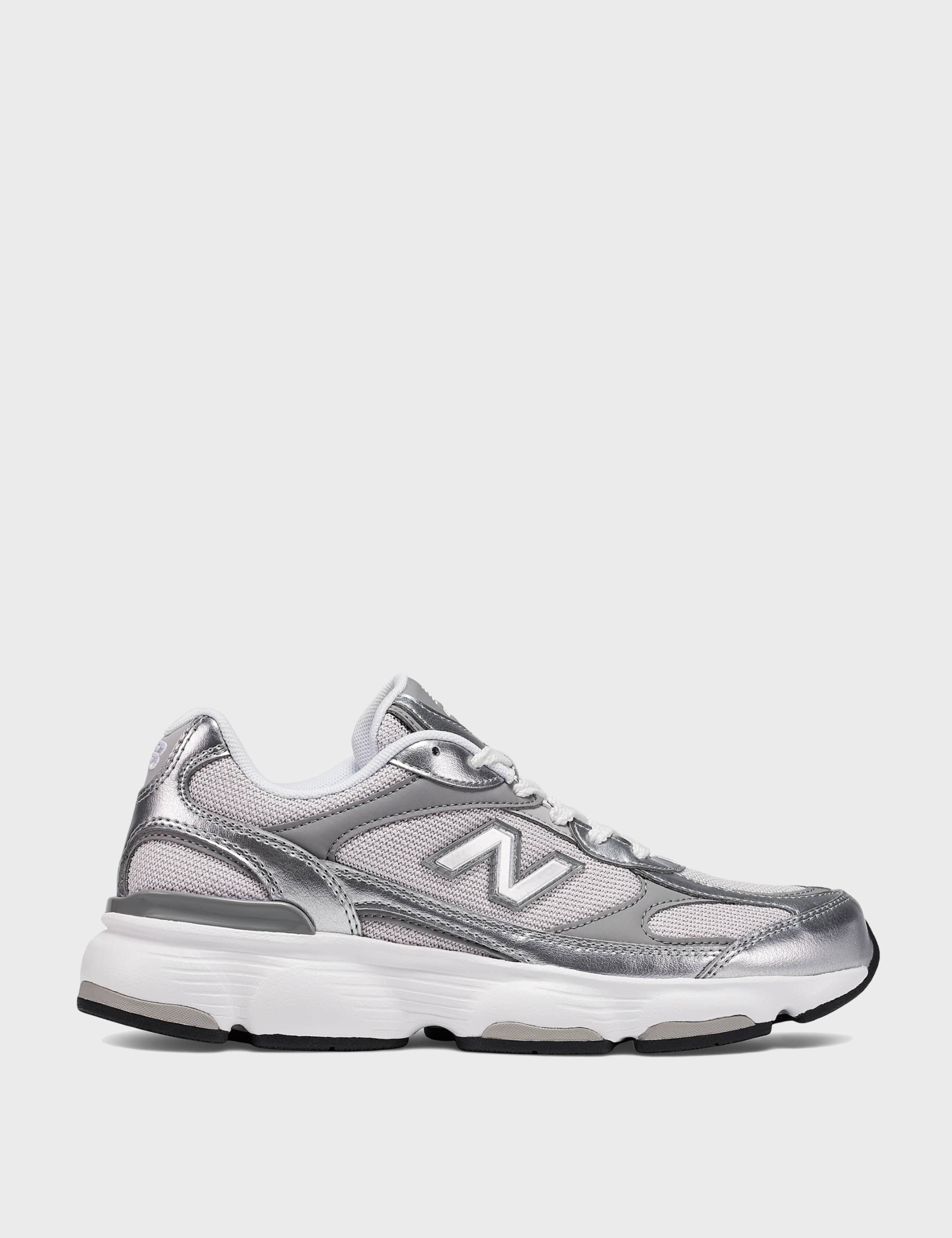 603 Trainers With Suede Accents