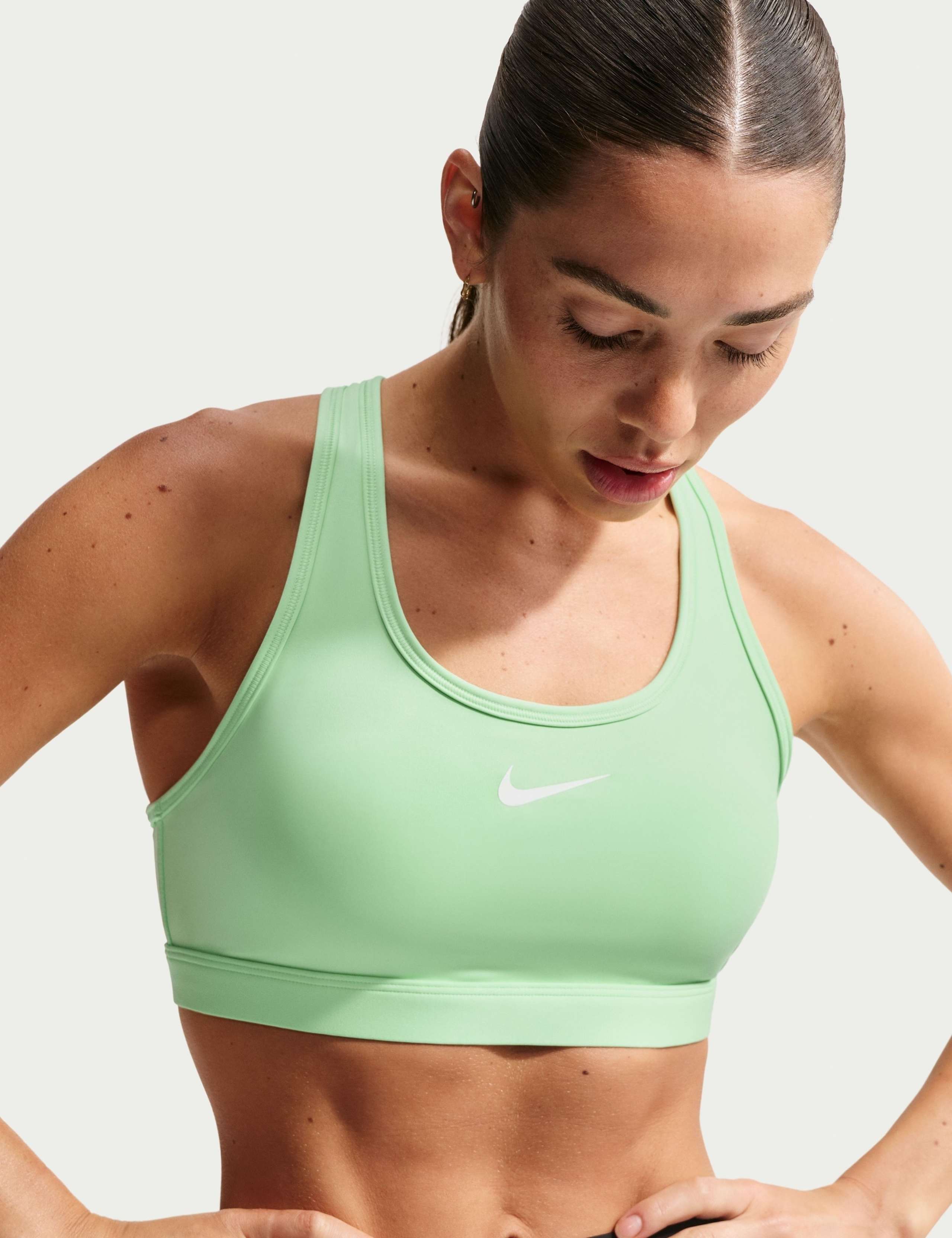 Swoosh Medium Support Sports Bra