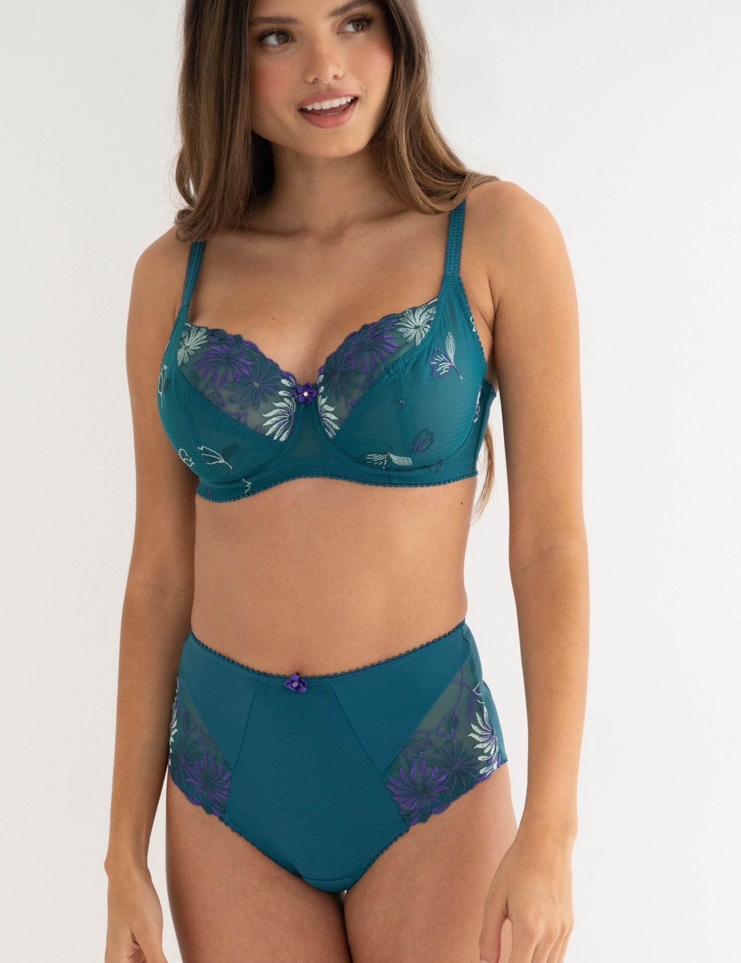 St Tropez Wired Full Cup Bra C-J