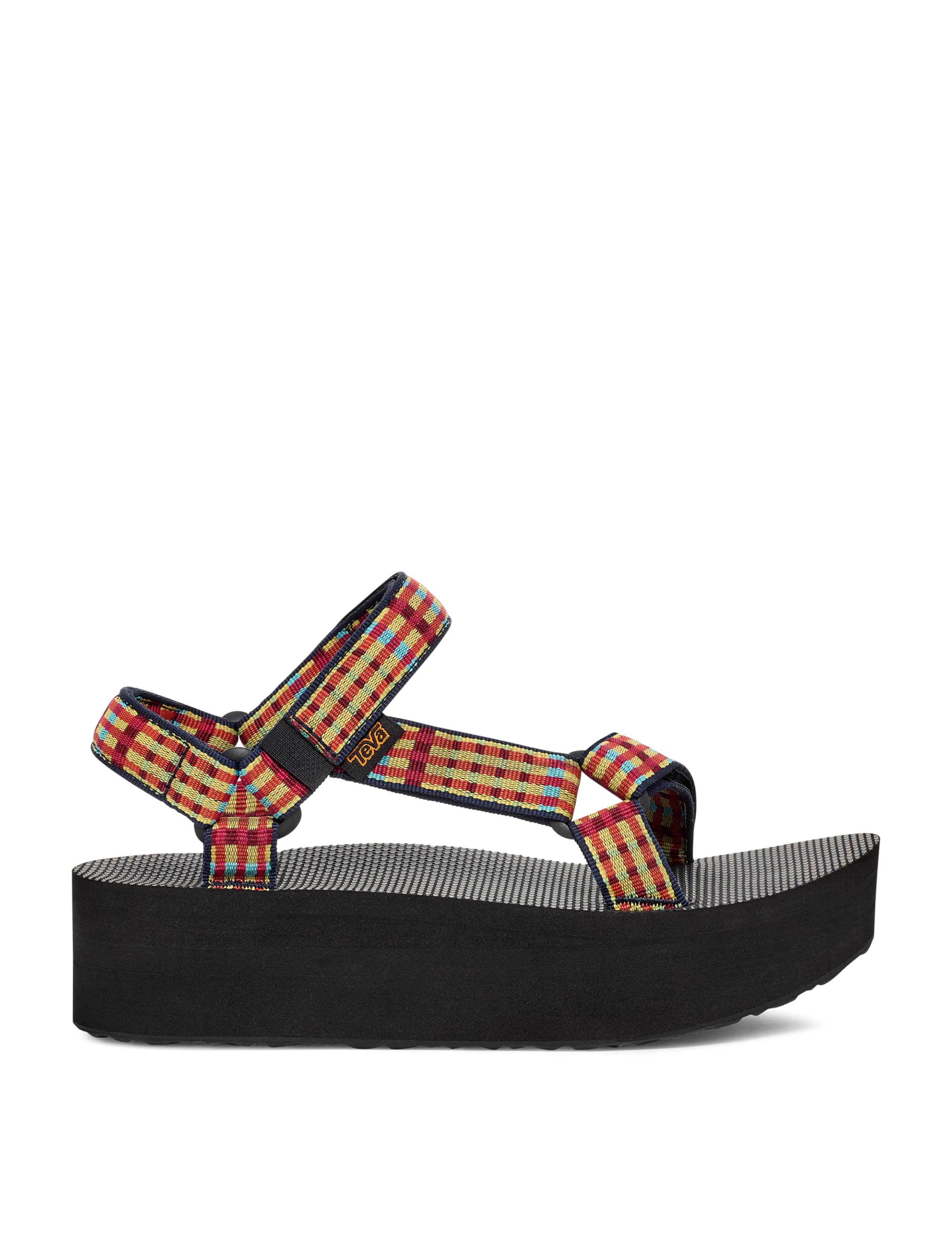 Universal Check Print Flatform Sandals
