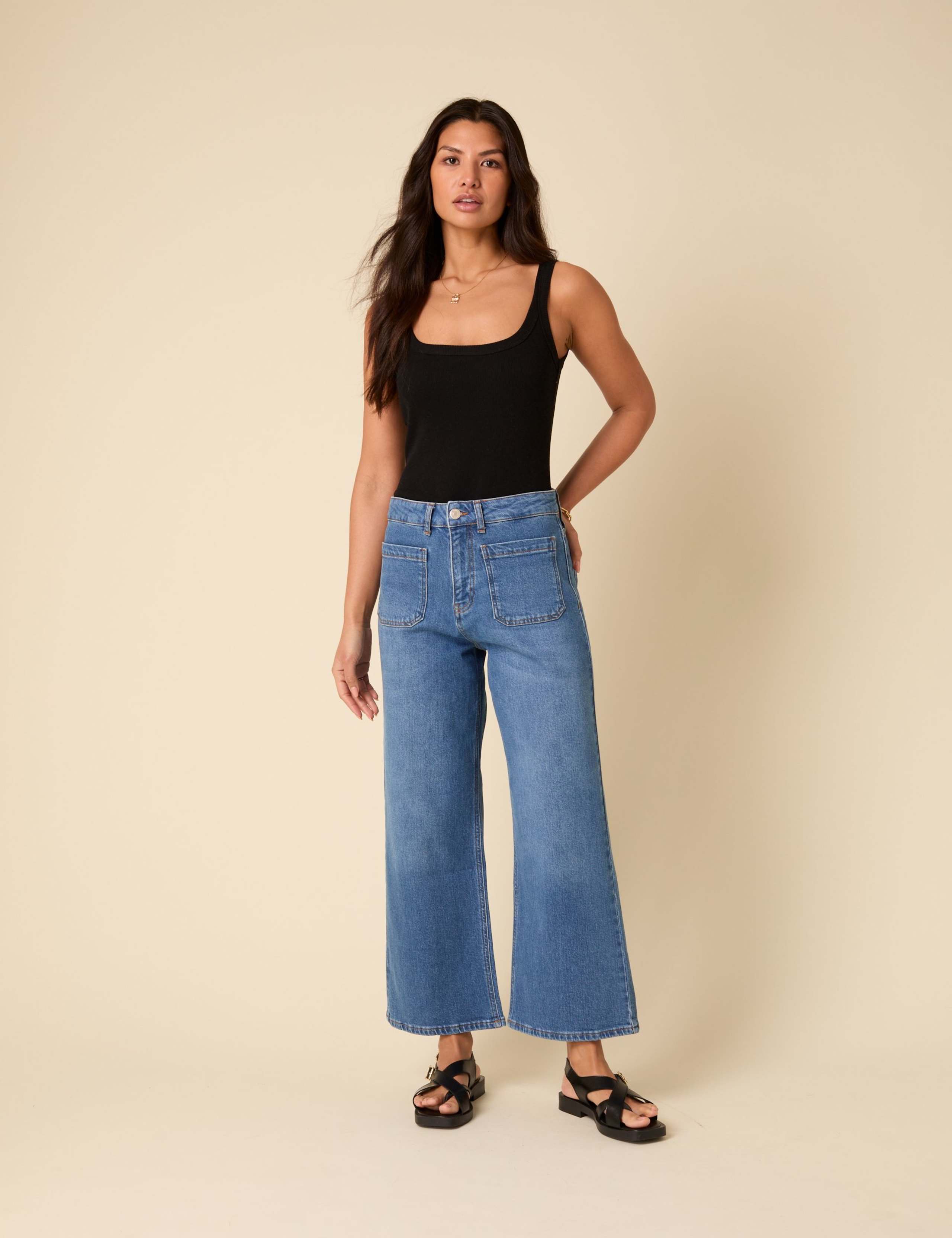 Mid Rise Wide Leg Cropped Jeans