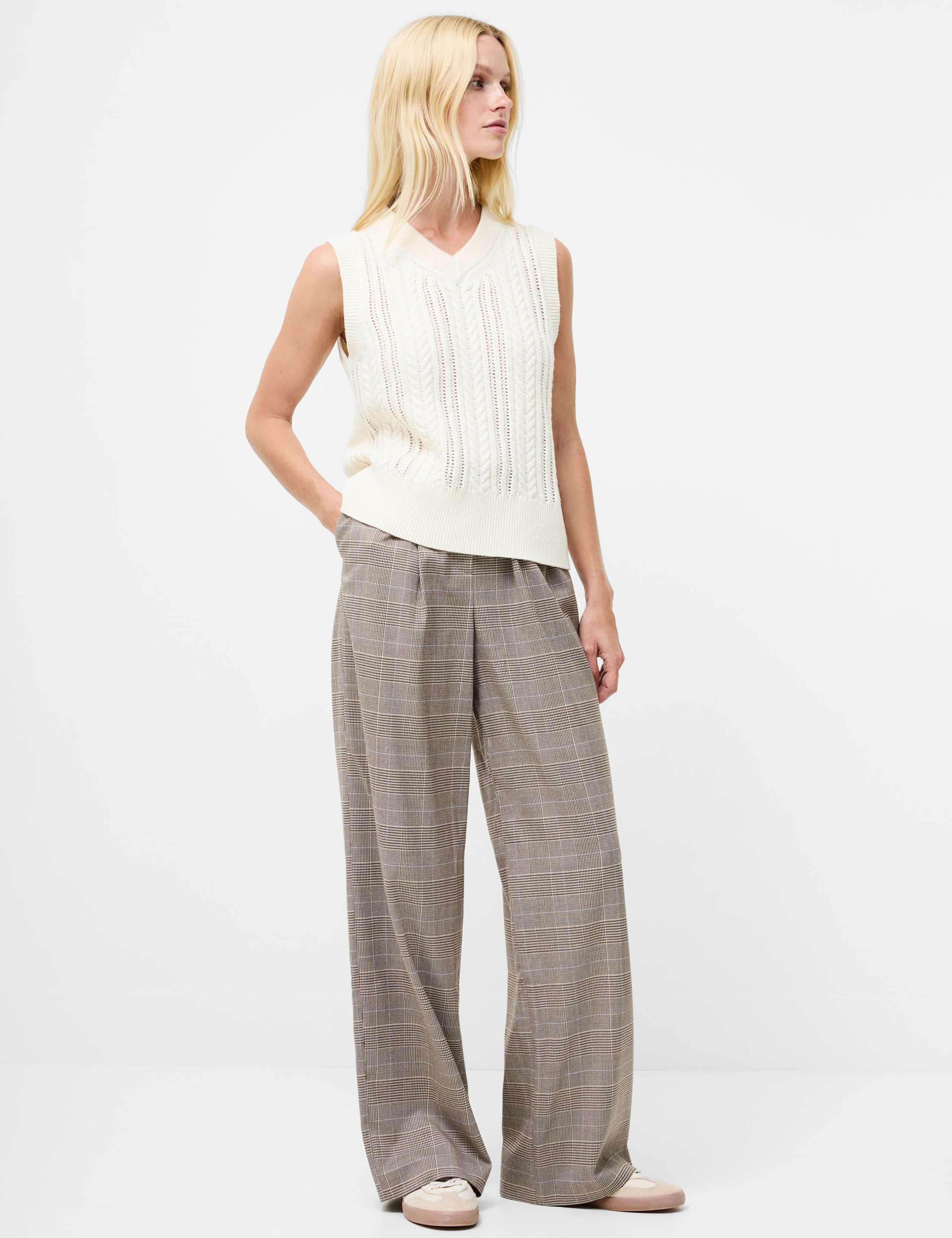 Cotton Rich Cable Knit V-Neck Knitted Vest