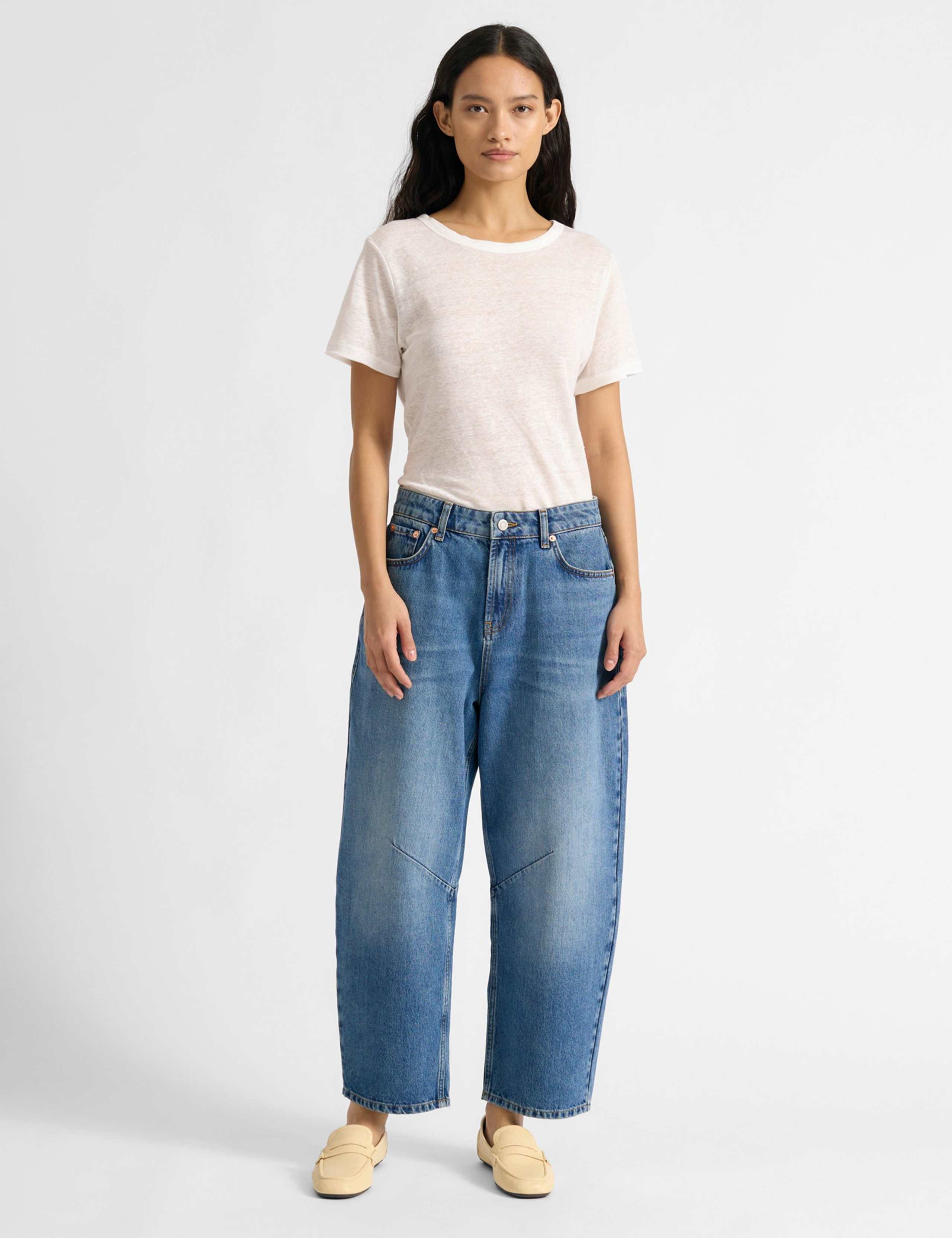 Mid Rise Barrel jeans