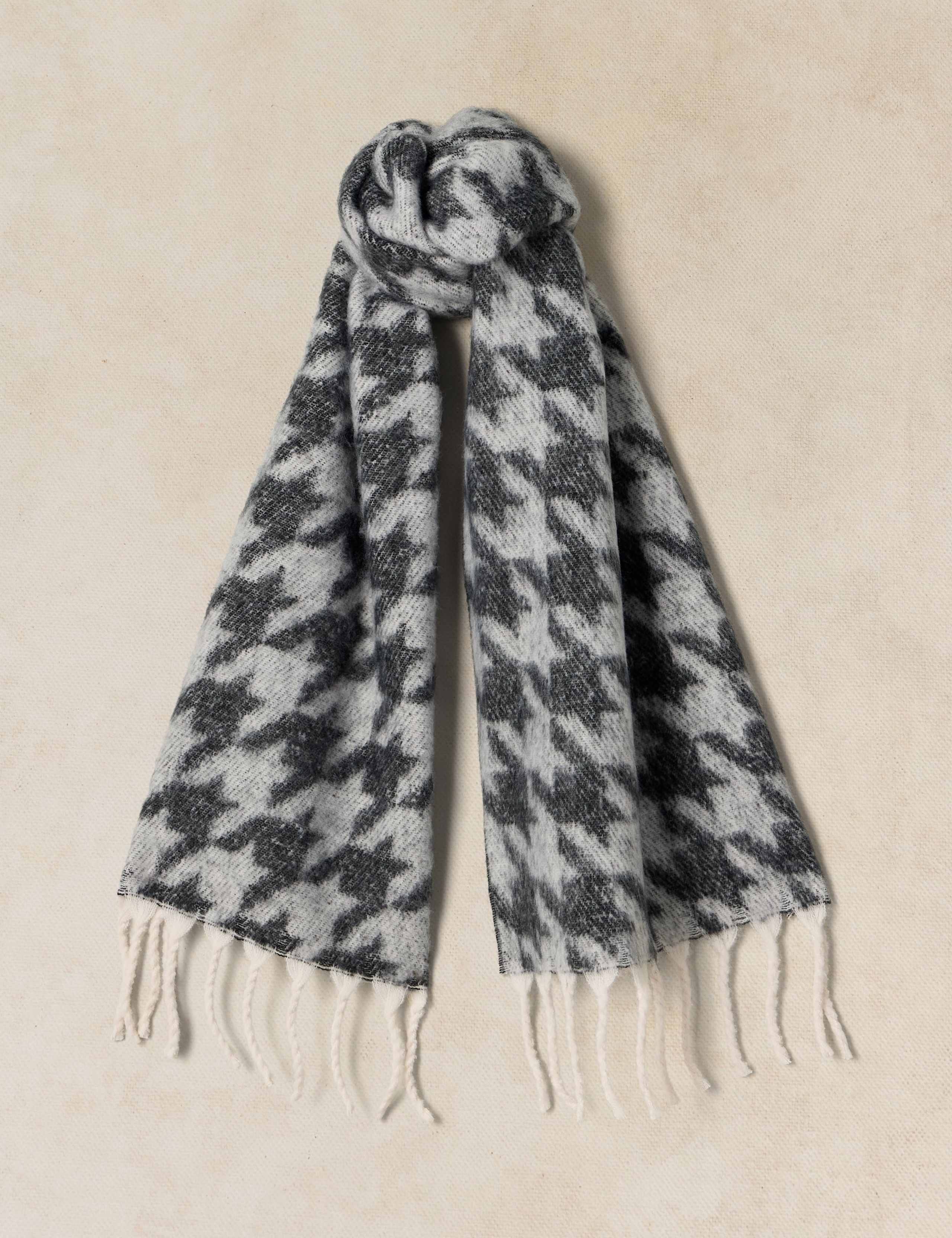 Brushed Dogtooth Scarf