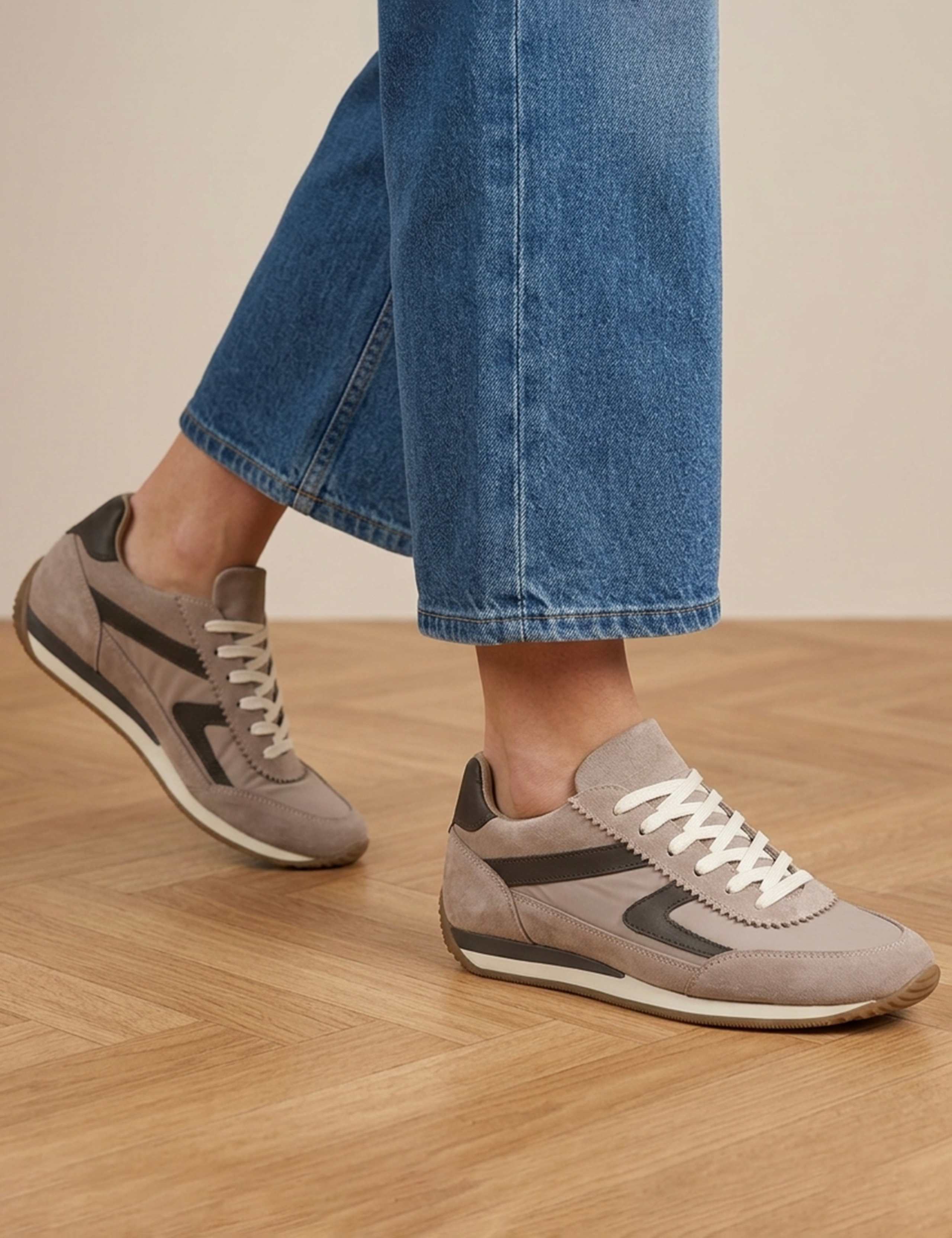 Aeries Leather Lace Up Trainers