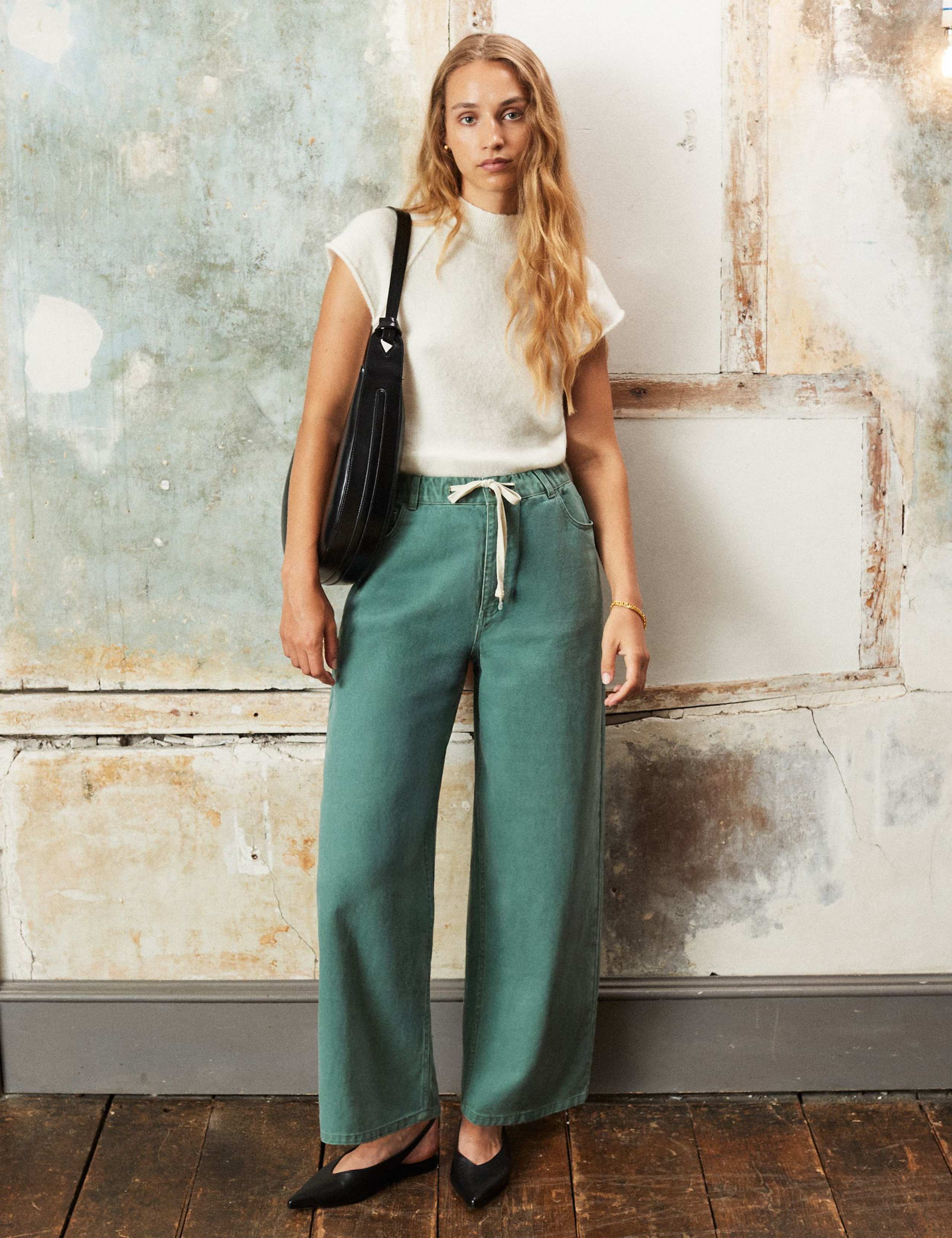 Mid Rise Barrel Leg Jeans
